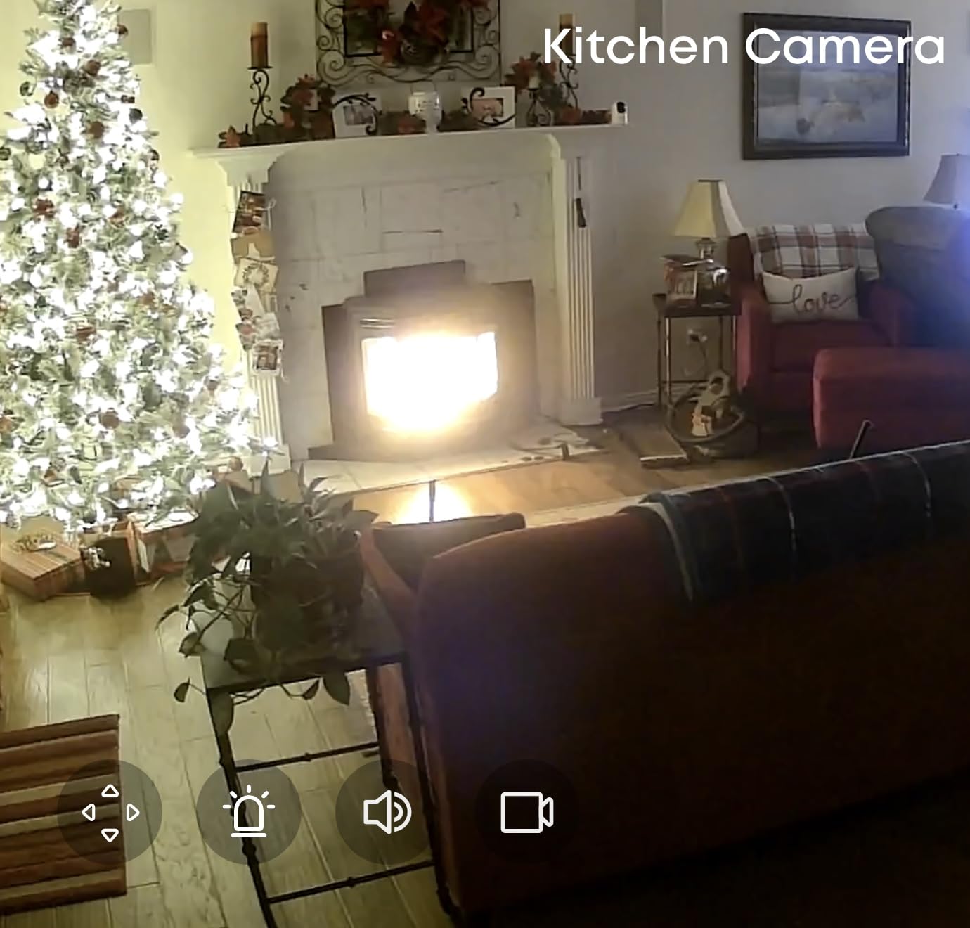 eufy Security Indoor Cam E220, Camera for home Security, Pan & Tilt, Dog/Pet Camera, 2K Wi-Fi Plug-in, Motion Tracking, Motion Only Alerts, Night Vision, HomeBase 3 Compatible, Voice Assistant Support - Customer Photo 1