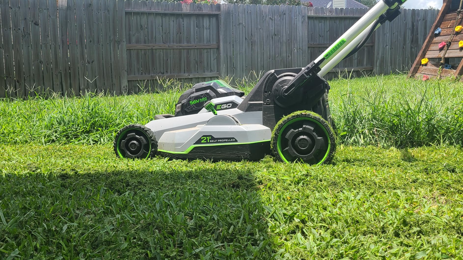 EGO POWER+ Electric Lawn Mower, Self-Propelled Cordless with Select Cut and Touch Drive, Includes 56V 7.5Ah Battery and Rapid Charger – LM2135SP Customer Review EGO POWER+ Electric Lawn Mower, Self-Propelled Cordless with Select Cut and Touch Drive, Includes 56V 7.5Ah Battery and Rapid Charger – LM2135SP - Customer Photo 2