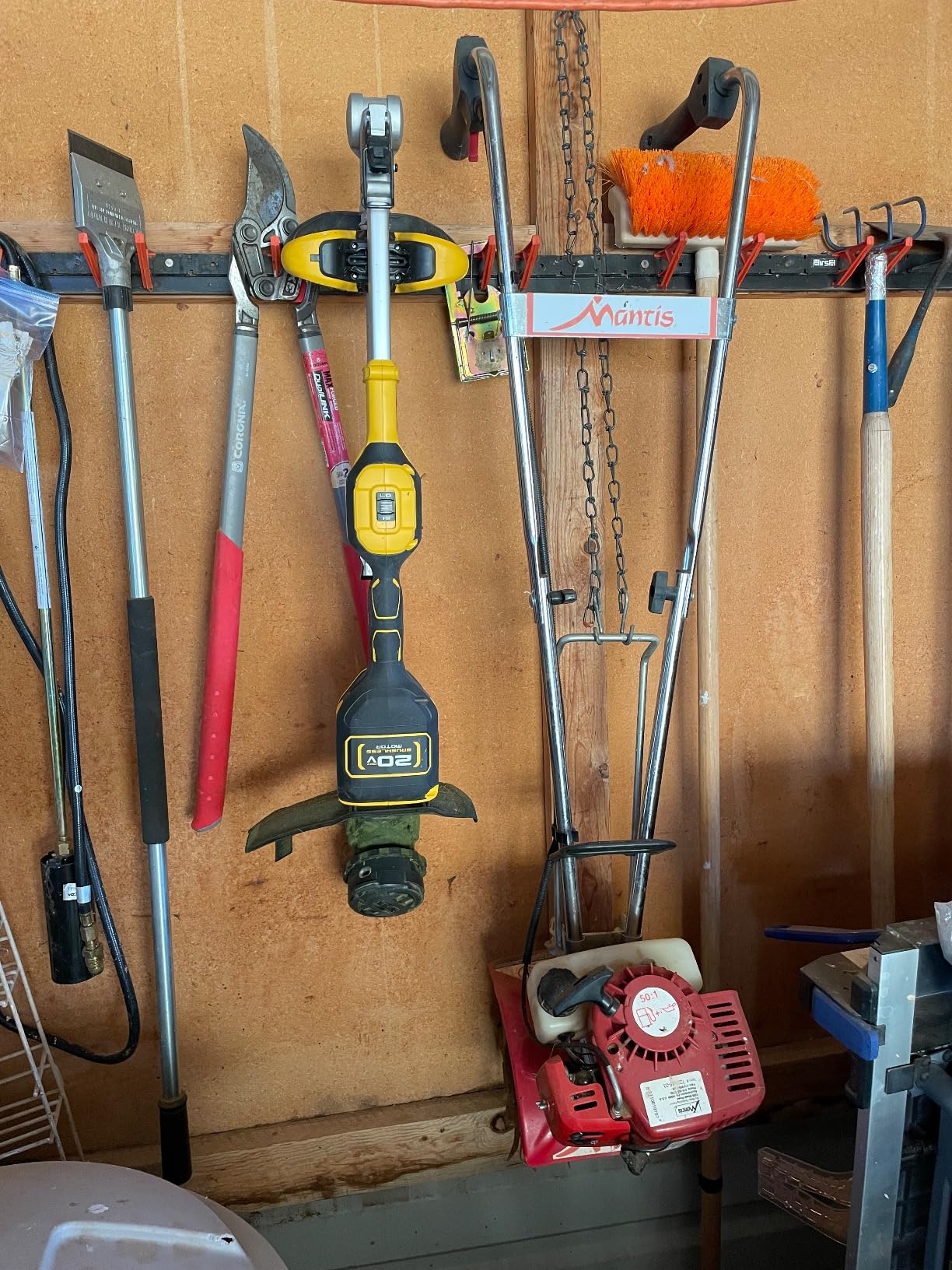 DEWALT 20V MAX* String Trimmer Kit, 5-Ah (DCST922P1) Customer Review DEWALT 20V MAX* String Trimmer Kit, 5-Ah (DCST922P1) - Customer Photo 1
