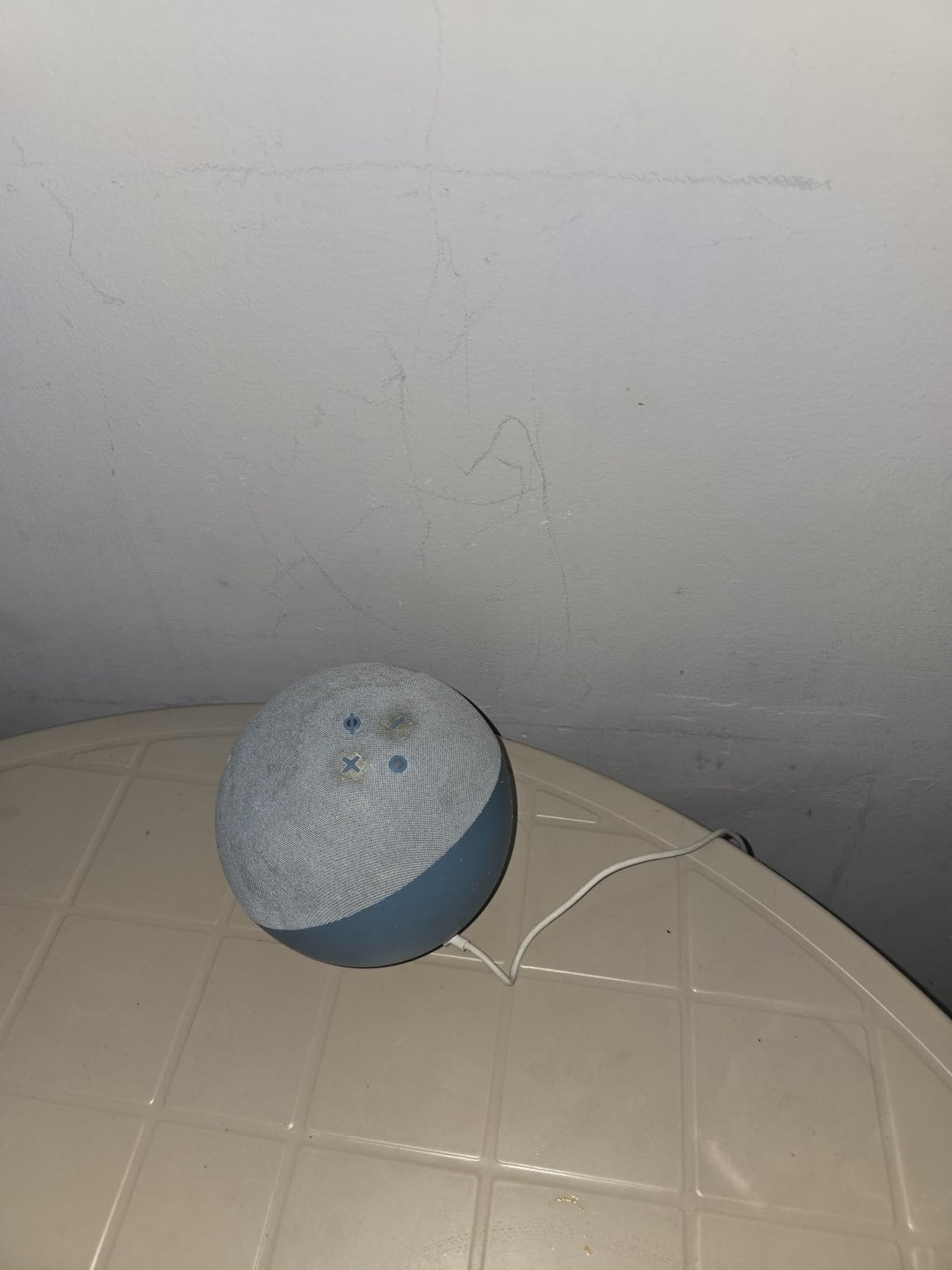 Like-New Amazon Echo (newest model), Alexa speaker with premium sound, Ideal for large bedrooms, living rooms and kitchens, Twilight Blue - Customer Photo 1