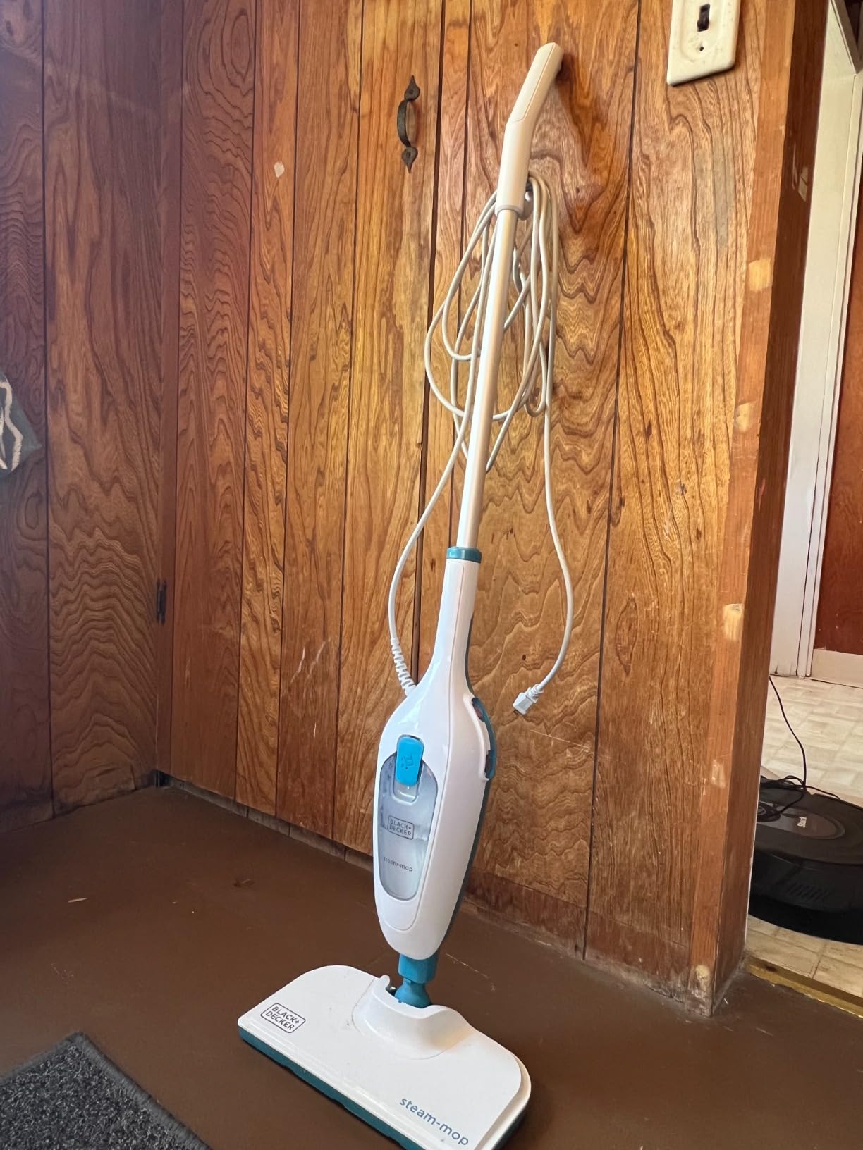 BLACK+DECKER Steam Mop, White (HSM13E1) customer photo 2