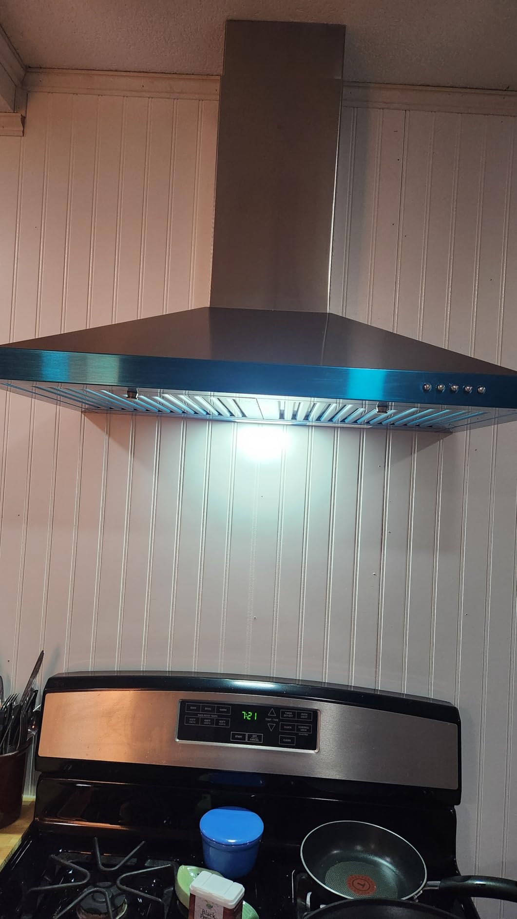 Wall Mount Range Hood 30 inch with Ducted/Ductless Convertible Duct, Stainless Steel Chimney-Style Over Stove Vent Hood with LED Light, 3 Speed Exhaust Fan, 450 CFM - Customer Photo 1