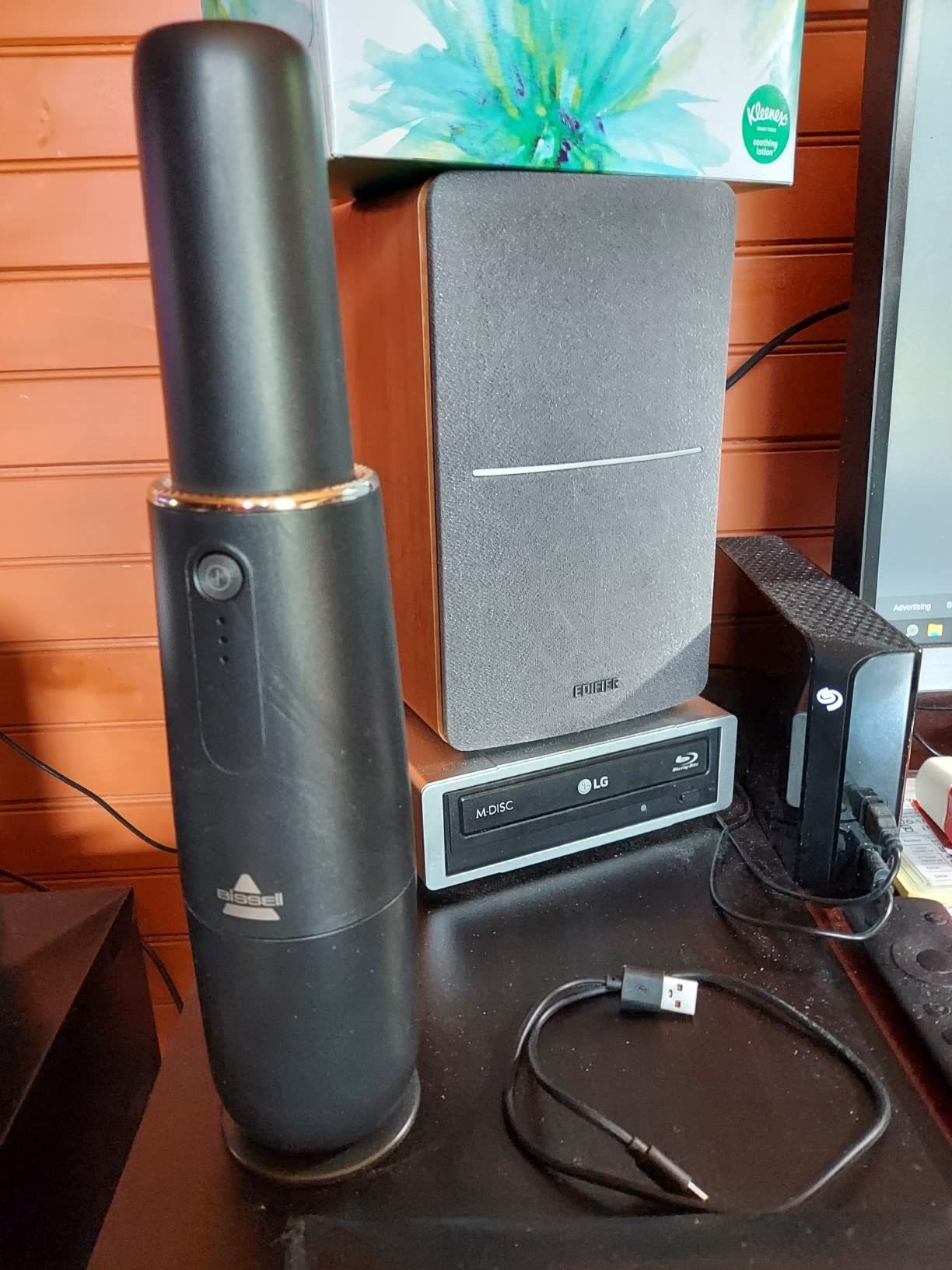 Bissell AeroSlim Lithium Ion Cordless Handheld Vacuum, 29869 Customer Review Bissell AeroSlim Lithium Ion Cordless Handheld Vacuum, 29869 - Customer Photo 2