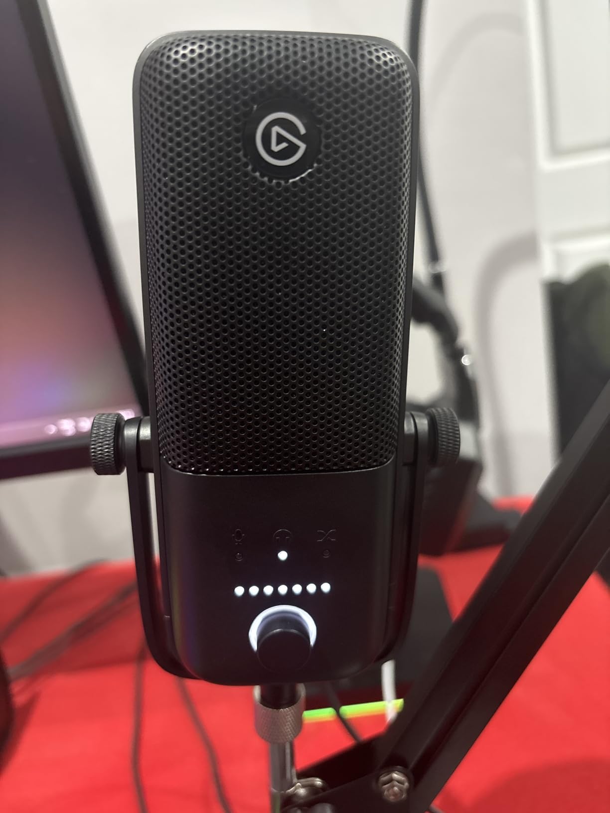 Elgato Wave:3 - Premium Studio Quality USB Condenser Microphone for Streaming, Podcast, Gaming and Home Office, Free Mixer Software, Sound Effect Plugins, Anti-Distortion, Plug 'n Play, for Mac, PC Customer Review Elgato Wave:3 - Premium Studio Quality USB Condenser Microphone for Streaming, Podcast, Gaming and Home Office, Free Mixer Software, Sound Effect Plugins, Anti-Distortion, Plug 'n Play, for Mac, PC - Customer Photo 1
