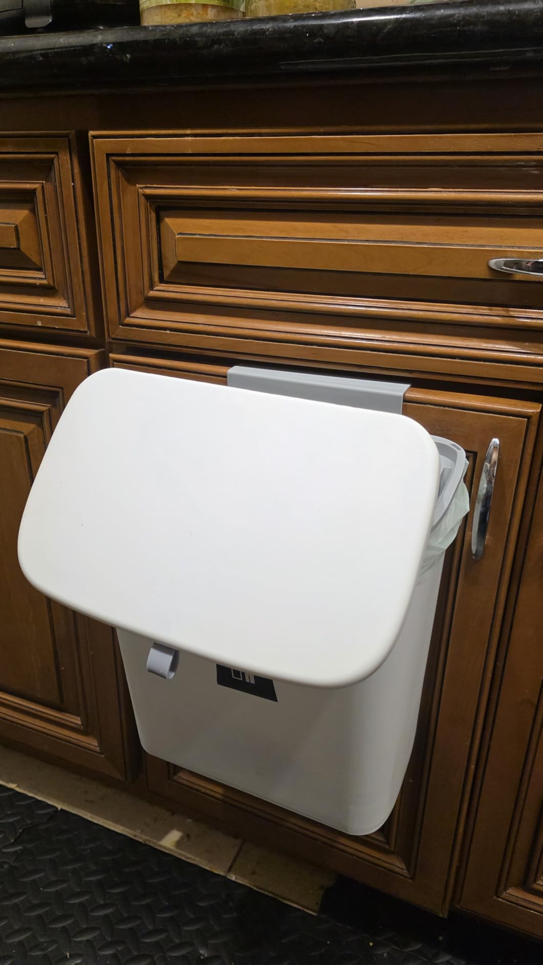 Tiyafuro 2.4 Gallon Kitchen Compost Bin for Counter Top or Under Sink, Hanging Small Trash Can with Lid for Cupboard/Bathroom/Bedroom/Office/Camping, Mountable Indoor Compost Bucket, Gray Customer Review Tiyafuro 2.4 Gallon Kitchen Compost Bin for Counter Top or Under Sink, Hanging Small Trash Can with Lid for Cupboard/Bathroom/Bedroom/Office/Camping, Mountable Indoor Compost Bucket, Gray - Customer Photo 1