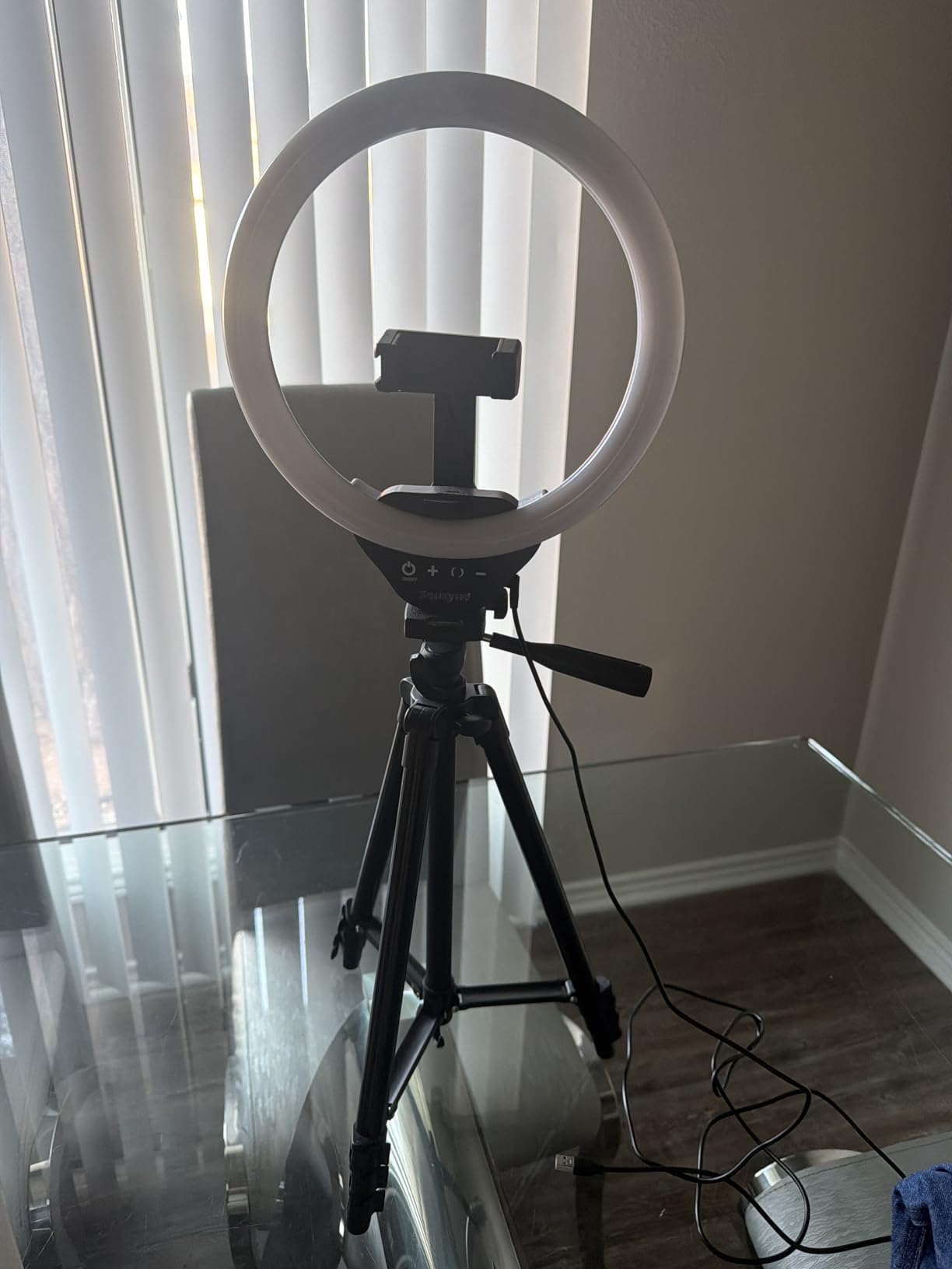 Sensyne 10'' Ring Light with 50'' Extendable Tripod Stand, LED Circle Lights with Phone Holder for Live Stream/Makeup/YouTube Video/TikTok, Compatible with All Phones Customer Review Sensyne 10'' Ring Light with 50'' Extendable Tripod Stand, LED Circle Lights with Phone Holder for Live Stream/Makeup/YouTube Video/TikTok, Compatible with All Phones - Customer Photo 2