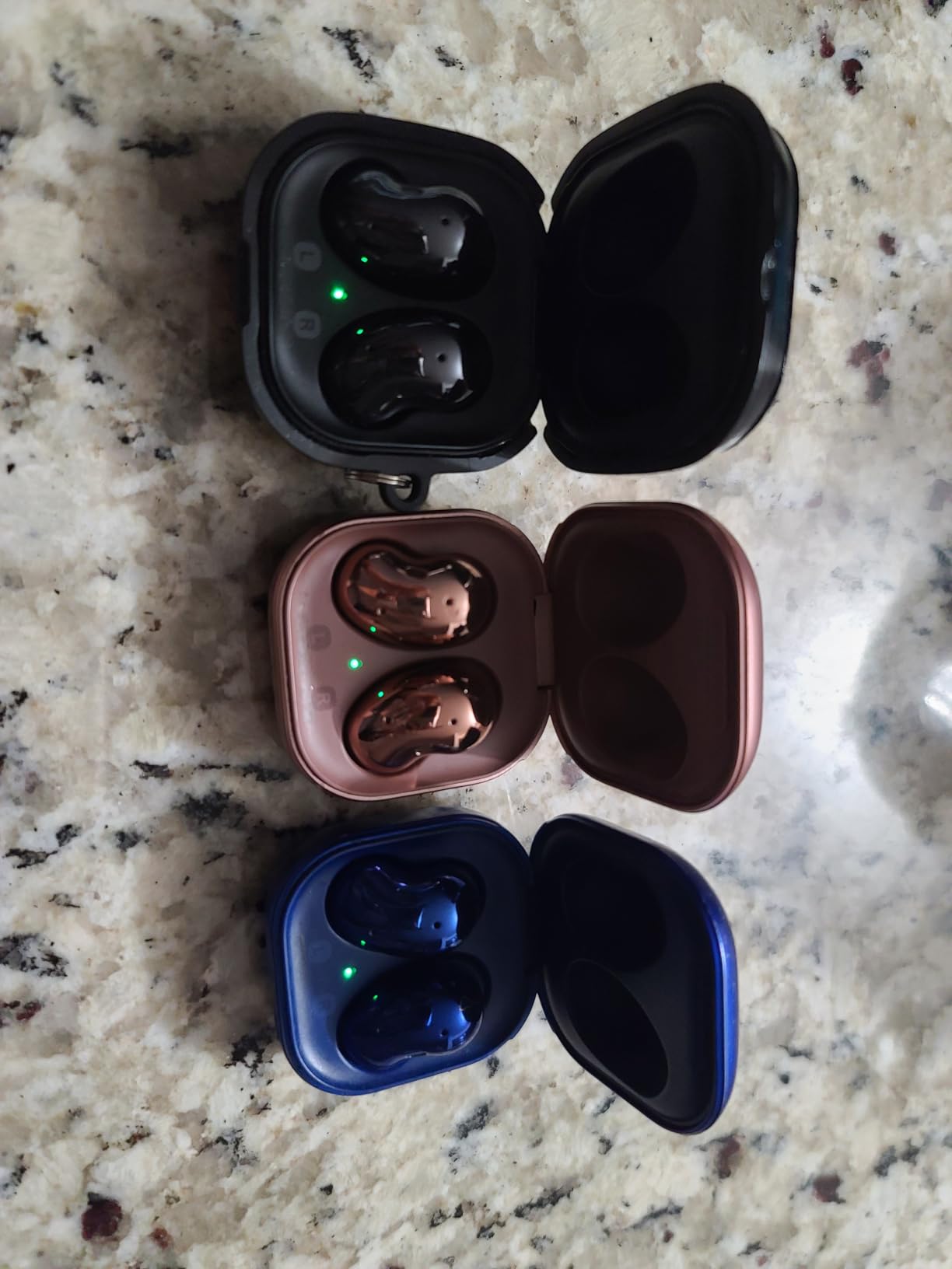 Samsung Galaxy Buds-Live Active Noise-Cancelling Wireless Bluetooth 5.0 Earbuds (Mystic Black) - Customer Photo 2