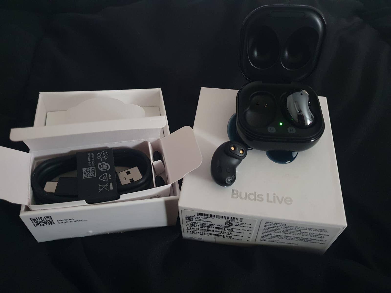 Samsung Galaxy Buds-Live Active Noise-Cancelling Wireless Bluetooth 5.0 Earbuds (Mystic Black) - Customer Photo 3