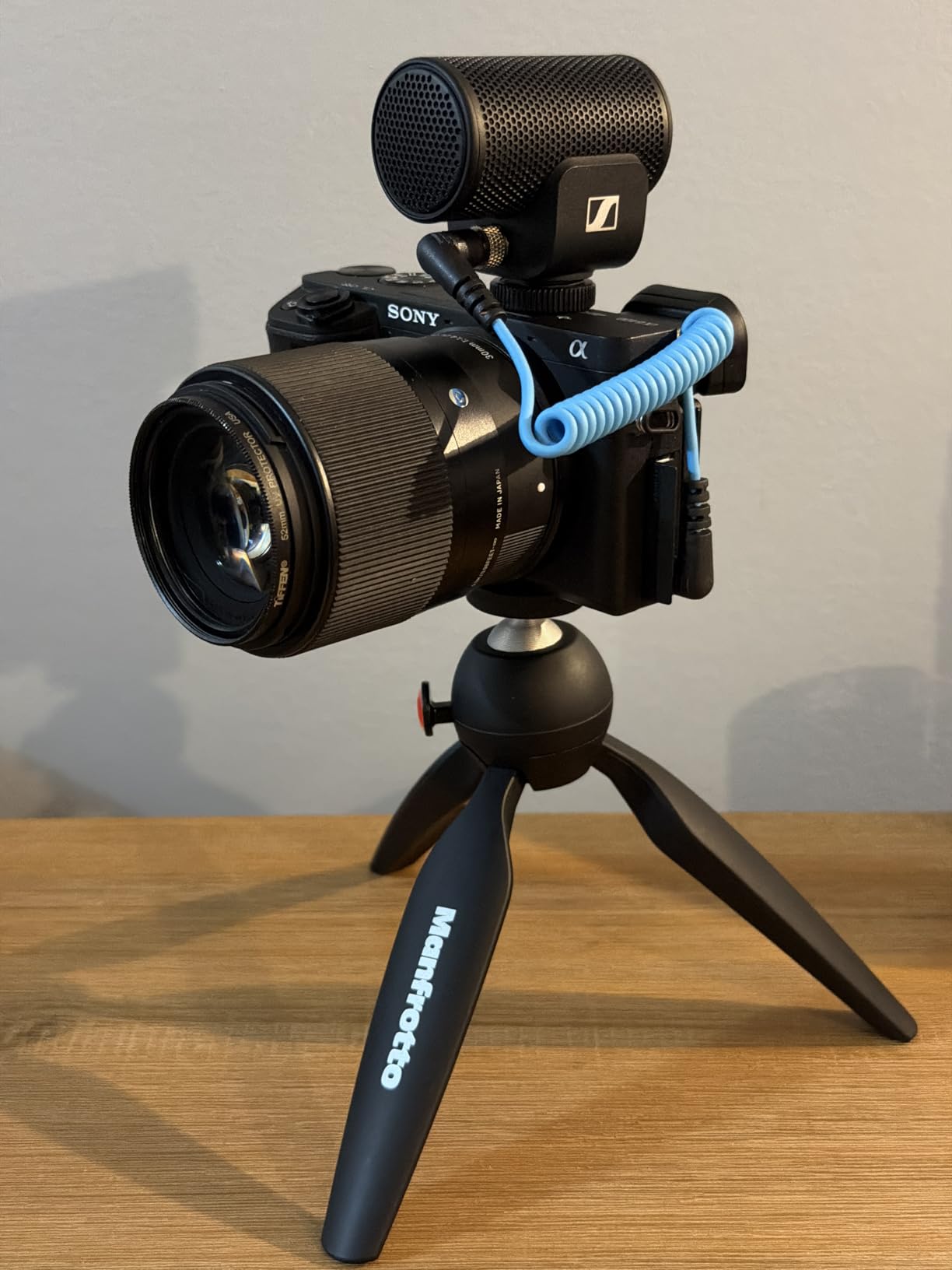 SENNHEISER Professional MKE 200 Directional On-Camera Microphone with 3.5mm TRS and TRRS Connectors for DSLR, Mirrorless & Mobile - Customer Photo 1