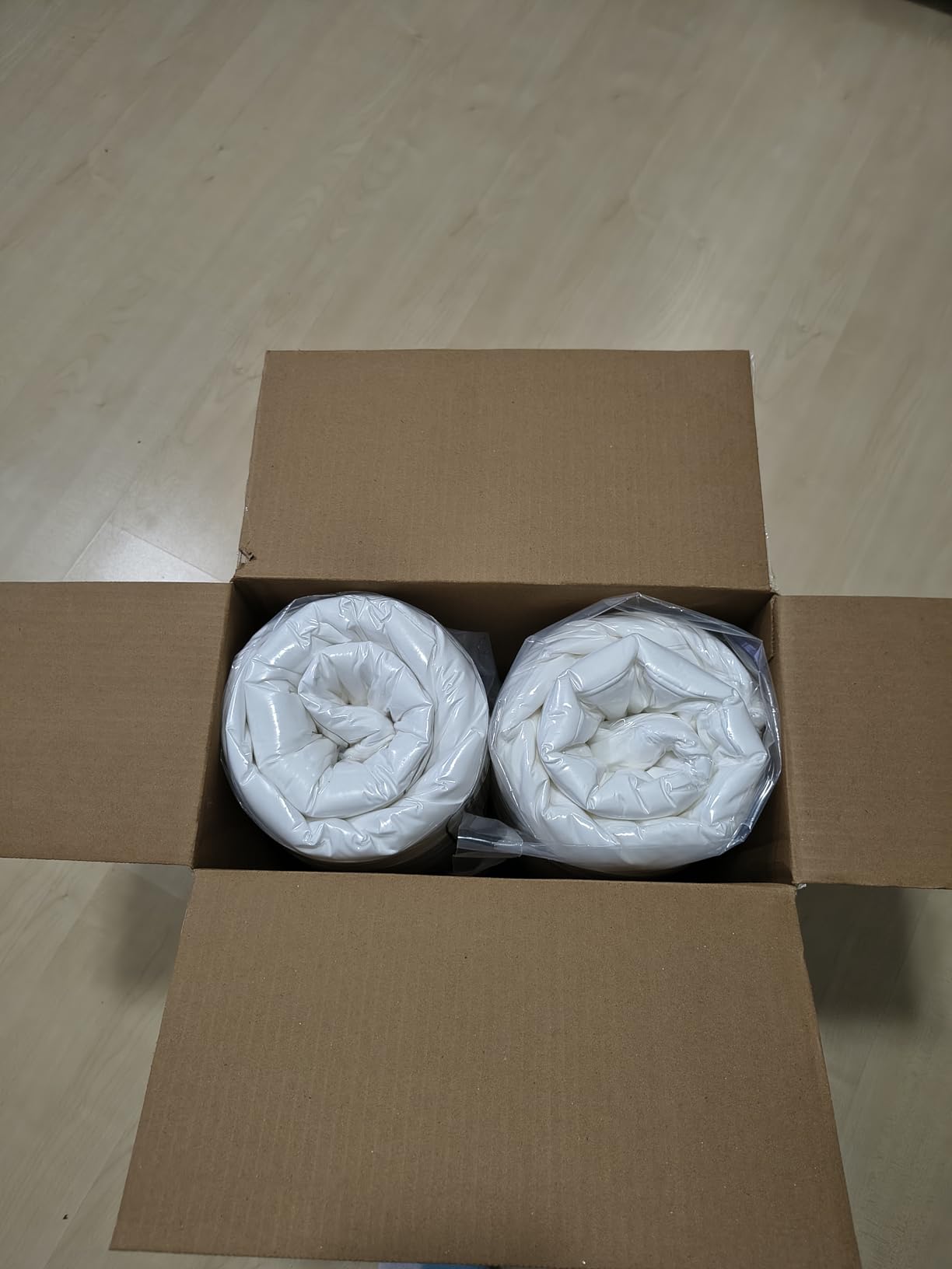 Utopia Bedding Down Alternative Bed Pillows for Sleeping Queen Size (White), Set of 2, Soft & Fluffy Pillow with Cooling, Hotel Quality, Gusseted Pillow for Back, Stomach or Side Sleepers customer photo 2