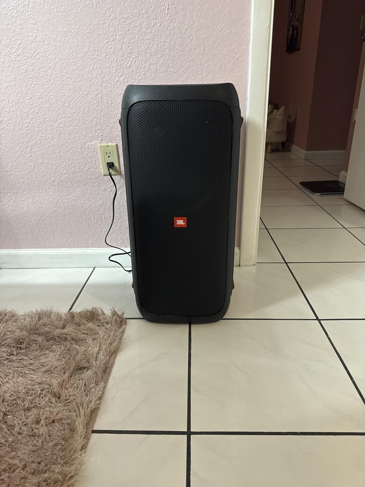 JBL Partybox 310 - Portable Party Speaker with Long Lasting Battery, Powerful JBL Sound and Exciting Light Show,Black Customer Review JBL Partybox 310 - Portable Party Speaker with Long Lasting Battery, Powerful JBL Sound and Exciting Light Show,Black - Customer Photo 1