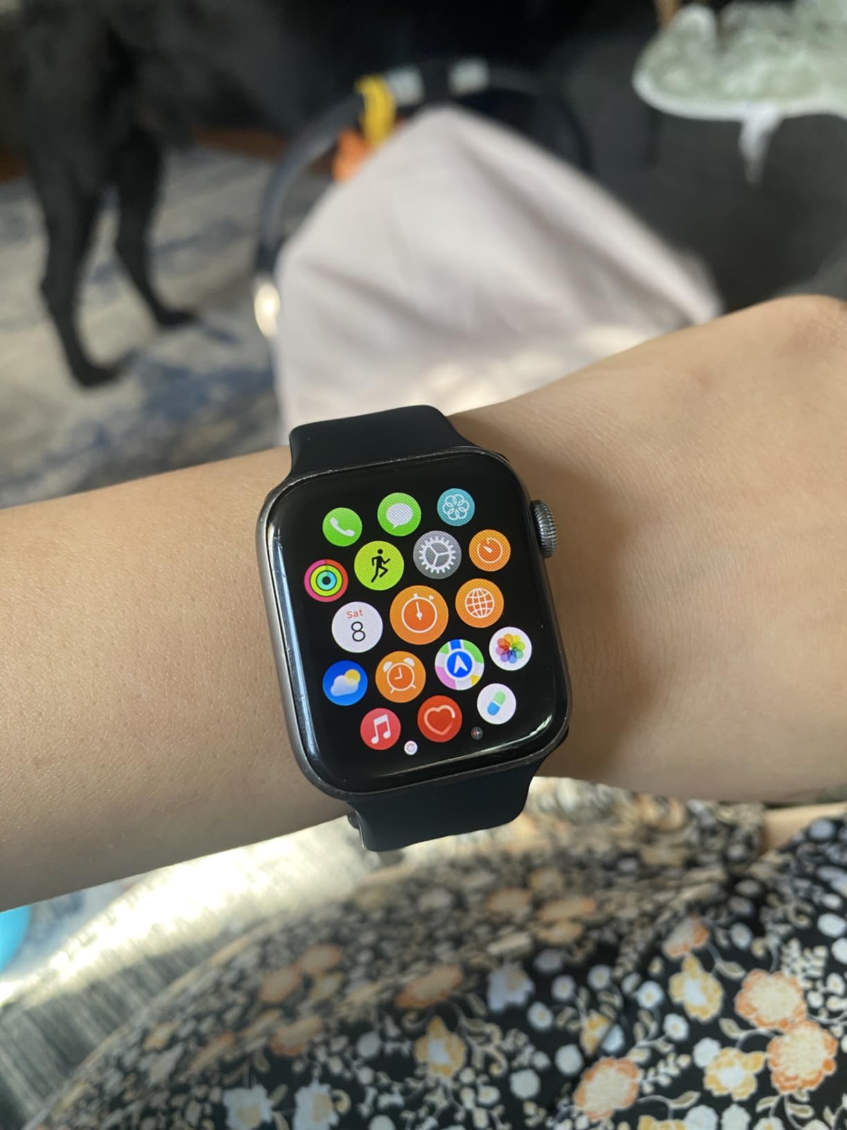 Apple Watch SE (GPS, 40mm) - Space Gray Aluminum Case with Black Sport Band (Renewed) Customer Review Apple Watch SE (GPS, 40mm) - Space Gray Aluminum Case with Black Sport Band (Renewed) - Customer Photo 2