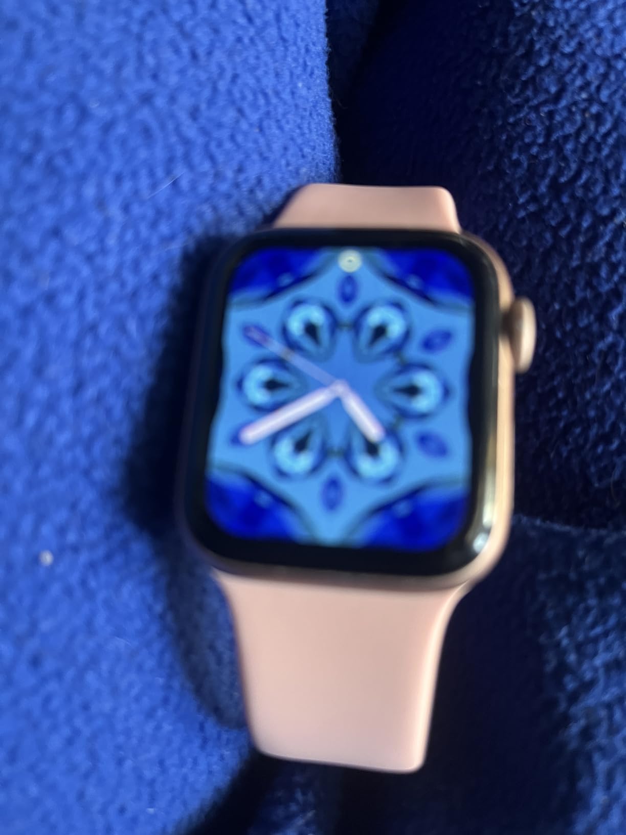 Apple Watch SE (GPS + Cellular, 40mm) - Gold Aluminum Case with Pink Sand Sport Band (Renewed) Customer Review Apple Watch SE (GPS + Cellular, 40mm) - Gold Aluminum Case with Pink Sand Sport Band (Renewed) - Customer Photo 2