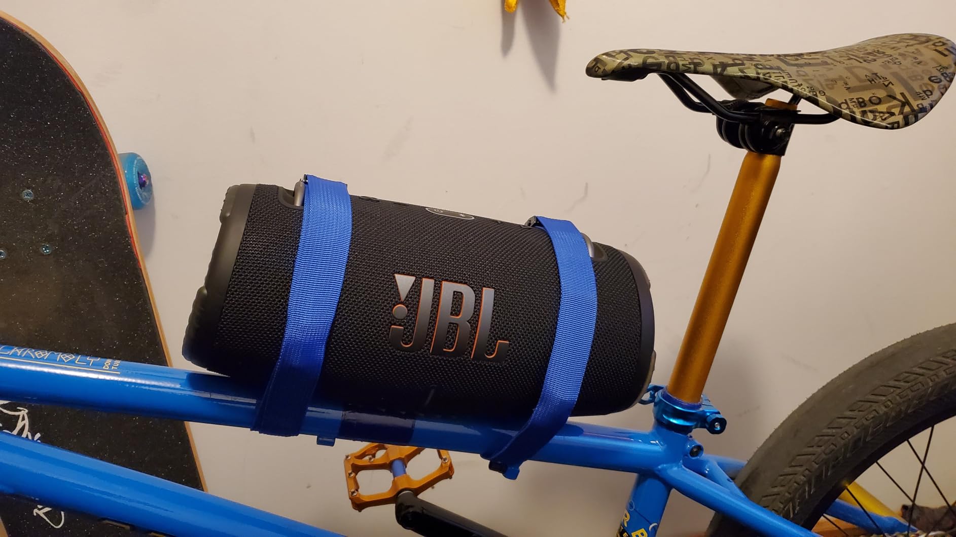 JBL Xtreme 3 - Portable Bluetooth Speaker, Powerful Sound and Deep Bass, IP67 Waterproof, 15 Hours of Playtime, Powerbank, PartyBoost for Multi-speaker Pairing (Black) Customer Review JBL Xtreme 3 - Portable Bluetooth Speaker, Powerful Sound and Deep Bass, IP67 Waterproof, 15 Hours of Playtime, Powerbank, PartyBoost for Multi-speaker Pairing (Black) - Customer Photo 1