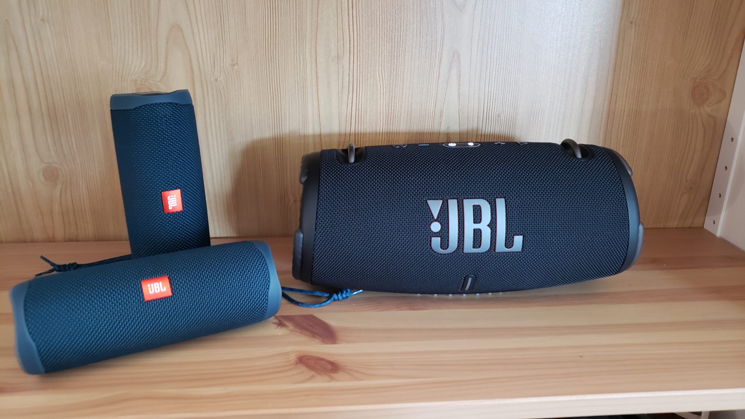 JBL Xtreme 3 - Portable Bluetooth Speaker, Powerful Sound and Deep Bass, IP67 Waterproof, 15 Hours of Playtime, Powerbank, PartyBoost for Multi-speaker Pairing (Black) Customer Review JBL Xtreme 3 - Portable Bluetooth Speaker, Powerful Sound and Deep Bass, IP67 Waterproof, 15 Hours of Playtime, Powerbank, PartyBoost for Multi-speaker Pairing (Black) - Customer Photo 2