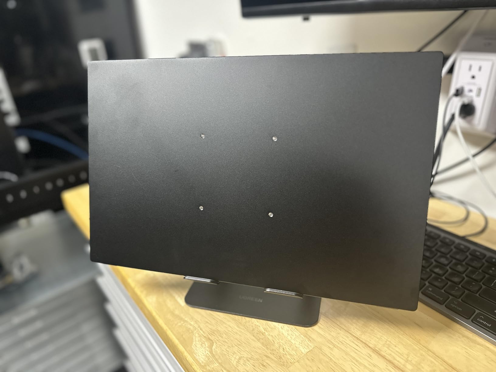 UPERFECT True 4K Portable Monitor QLED, 15.6