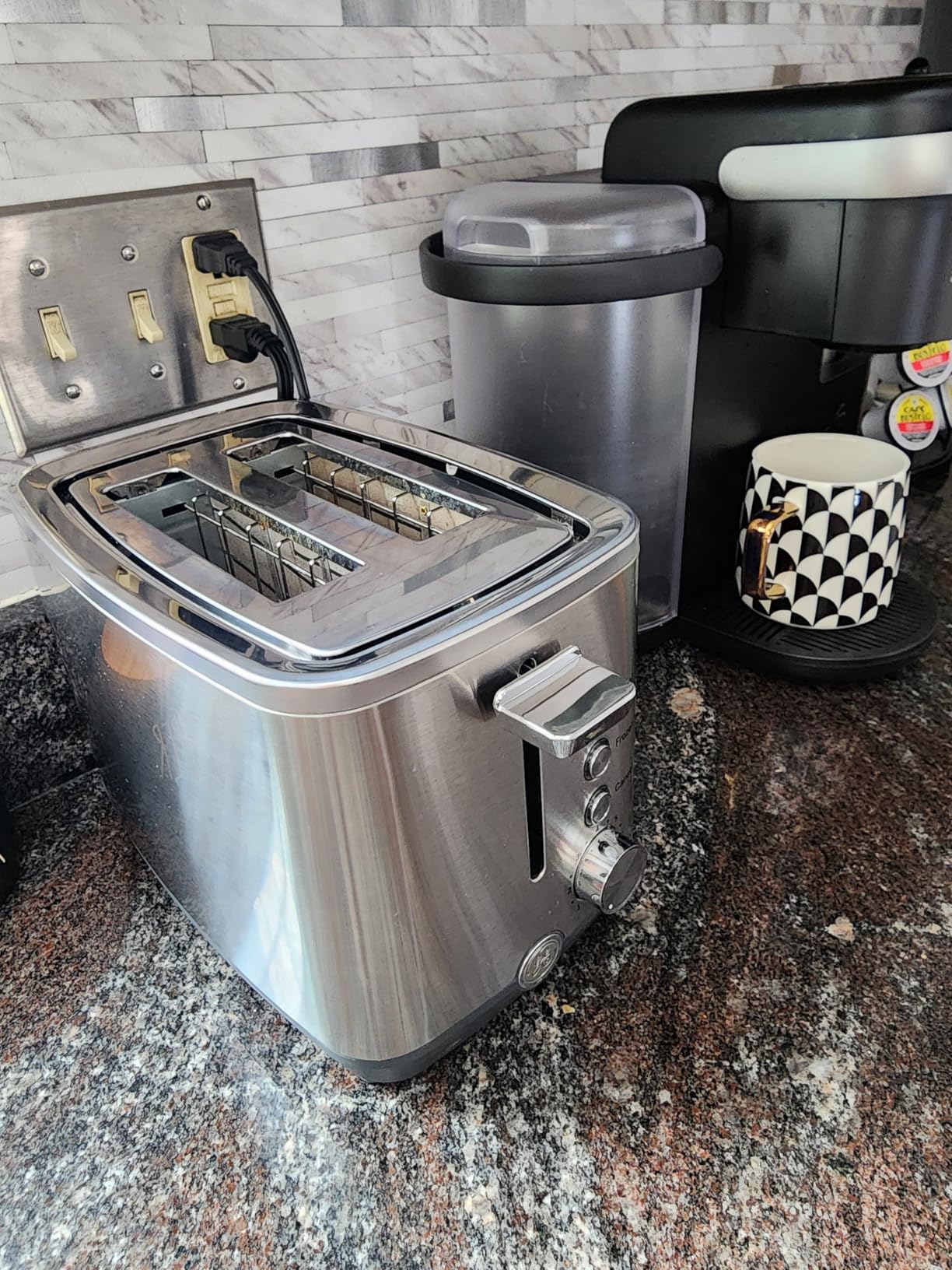 GE 2 Slice Stainless Steel Toaster, Extra Wide Slots for Toasting Bagels, Breads, Waffles & More, 7 Adjustable Shade Settings, Removable Crumb Tray, Countertop Kitchen Essentials, 850 Watts Customer Review GE 2 Slice Stainless Steel Toaster, Extra Wide Slots for Toasting Bagels, Breads, Waffles & More, 7 Adjustable Shade Settings, Removable Crumb Tray, Countertop Kitchen Essentials, 850 Watts - Customer Photo 2