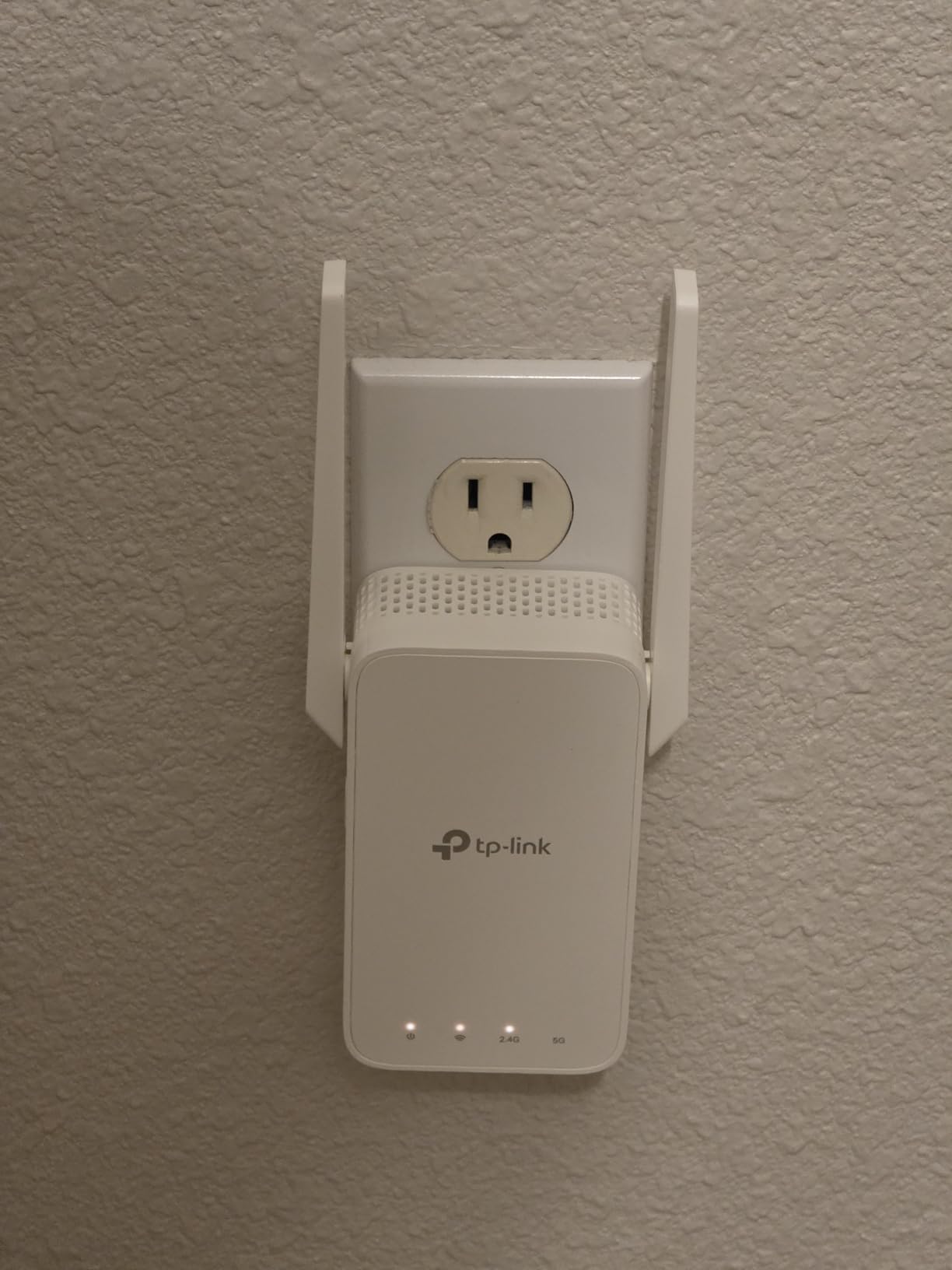 TP-Link AC1200 WiFi Extender, 2023 Engadget Best Budget Pick, 1.2Gbps Signal Booster for Home, Dual Band 5GHz/2.4GHz, Covers Up to 1500 Sq.ft and 30 Devices,Support Onemesh, One Ethernet Port (RE315) Customer Review TP-Link AC1200 WiFi Extender, 2023 Engadget Best Budget Pick, 1.2Gbps Signal Booster for Home, Dual Band 5GHz/2.4GHz, Covers Up to 1500 Sq.ft and 30 Devices,Support Onemesh, One Ethernet Port (RE315) - Customer Photo 1
