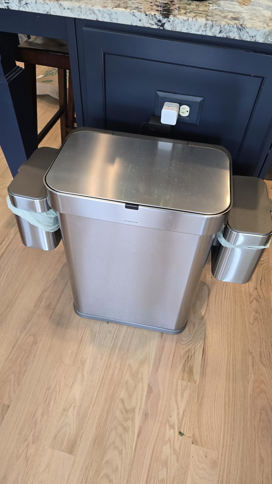 simplehuman Compost Caddy, Detachable and Countertop Bin, 4 Liter / 1.06 Gallon, Brushed Stainless Steel Customer Review simplehuman Compost Caddy, Detachable and Countertop Bin, 4 Liter / 1.06 Gallon, Brushed Stainless Steel - Customer Photo 2