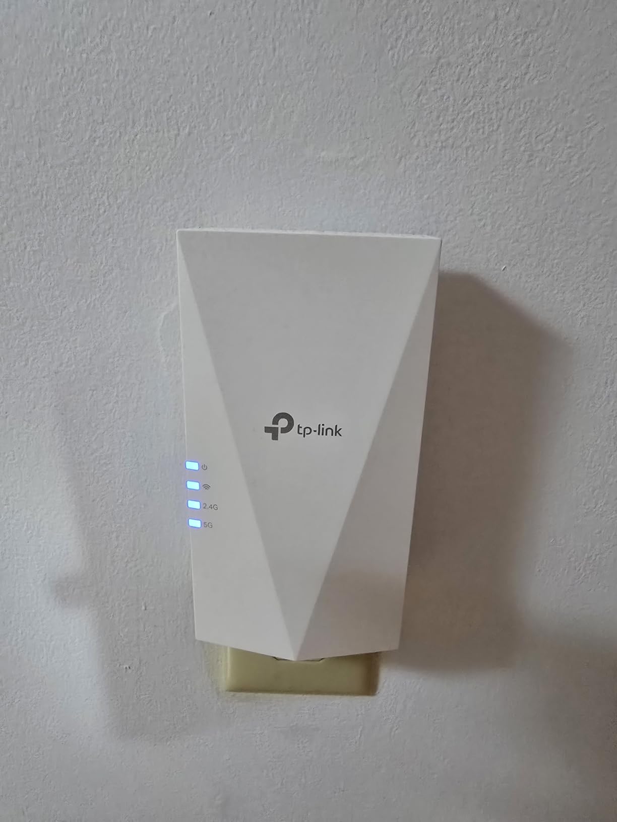 TP-Link AC1900 WiFi Range Extender RE550 | Dual-Band Wireless Repeater Amplifier w/Gigabit Ethernet Port | Up to 2200 Sq. Ft., 32 Devices | Internet Signal Booster | APP Setup | EasyMesh Compatible Customer Review TP-Link AC1900 WiFi Range Extender RE550 | Dual-Band Wireless Repeater Amplifier w/Gigabit Ethernet Port | Up to 2200 Sq. Ft., 32 Devices | Internet Signal Booster | APP Setup | EasyMesh Compatible - Customer Photo 2