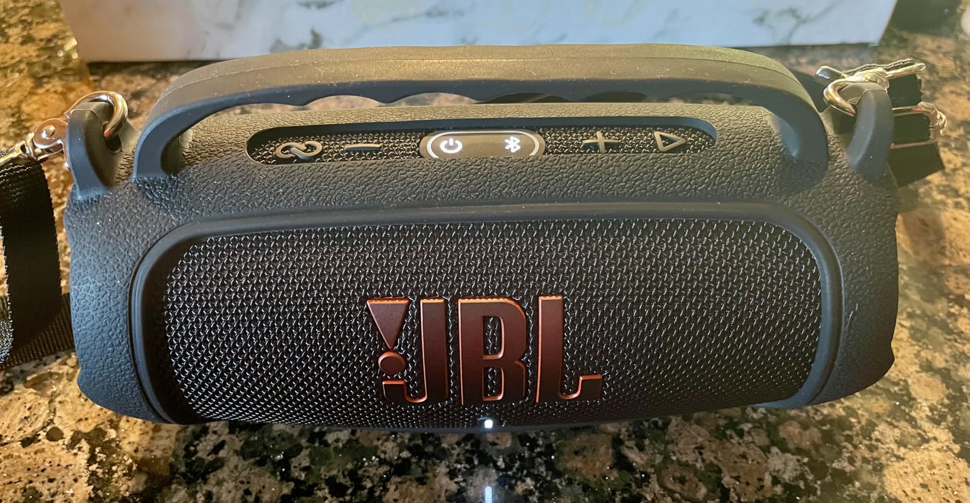 JBL CHARGE 5 - Portable Waterproof (IP67) Bluetooth Speaker with Powerbank USB Charge out, 20 hours playtime, JBL Partyboost (Black) Customer Review JBL CHARGE 5 - Portable Waterproof (IP67) Bluetooth Speaker with Powerbank USB Charge out, 20 hours playtime, JBL Partyboost (Black) - Customer Photo 2