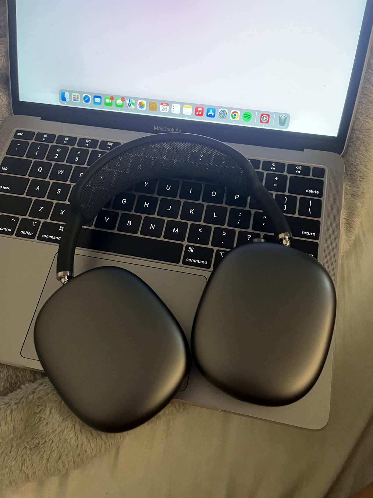 Apple AirPods Max - Space Gray (Renewed) customer photo 1