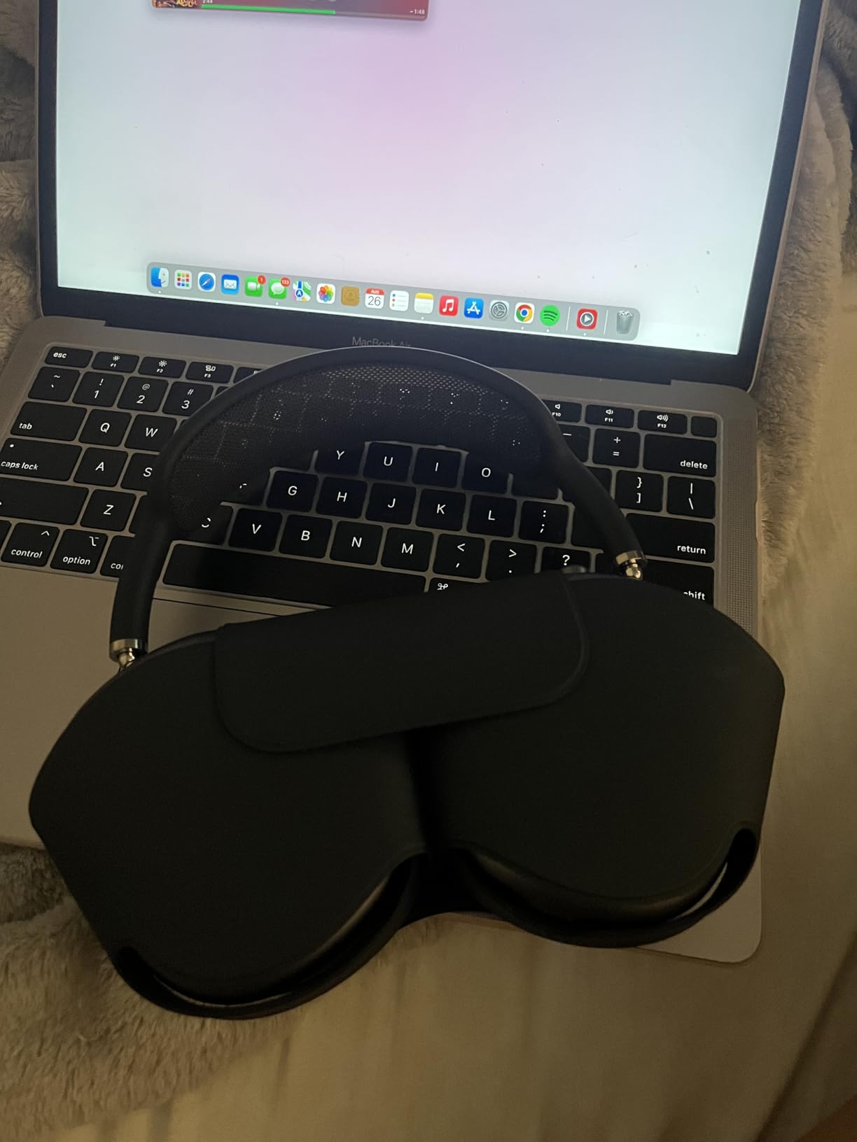 Apple AirPods Max - Space Gray (Renewed) customer photo 2
