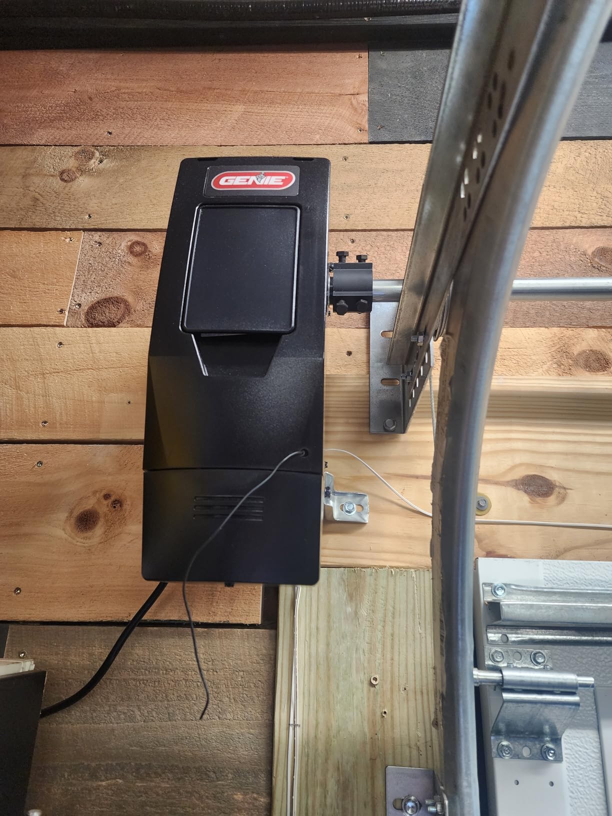 Genie B6172H Wall Mount Smart Garage Door Opener, DC Motor Lifts up to 14ft high 850lbs, Black Customer Review Genie B6172H Wall Mount Smart Garage Door Opener, DC Motor Lifts up to 14ft high 850lbs, Black - Customer Photo 2