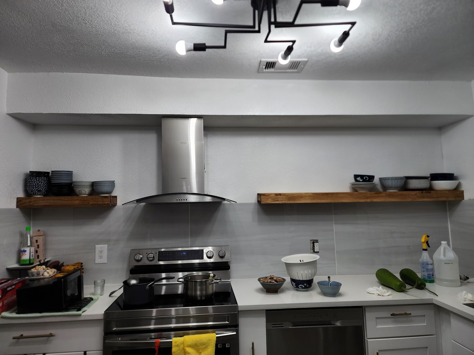 COMFEE' CVG30W8AST 30 Inches Ducted Wall Mount Vent Range Hood with 450 CFM 3 Speed Exhaust Fan, Baffle Filters, Curved Glass, 2 LED Lights, Convertible to Ductless, Stainless Steel - Customer Photo 2