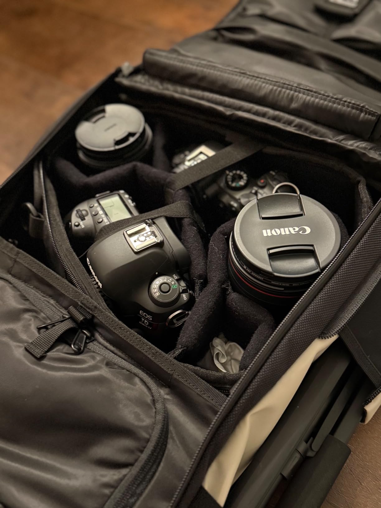 WANDRD PRVKE 21L, V3 Backpack: Weather-Resistant Travel & Camera Backpack with Laptop Sleeve, Quick Side Access, Clamshell Opening – Ideal Photography & Travel Bag Customer Review WANDRD PRVKE 21L, V3 Backpack: Weather-Resistant Travel & Camera Backpack with Laptop Sleeve, Quick Side Access, Clamshell Opening – Ideal Photography & Travel Bag - Customer Photo 2