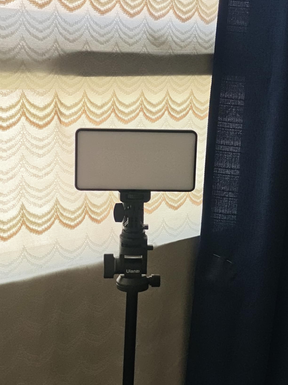 ULANZI VL200 Bi-Color LED Video Light, On-Camera Video Light, Type-C Rechargeable 5000mAh Mini Camera Light, 2500-9000K Ultra Bright Photo and Video Lighting, Fill Light, Potable Photography Lighting - Customer Photo 1
