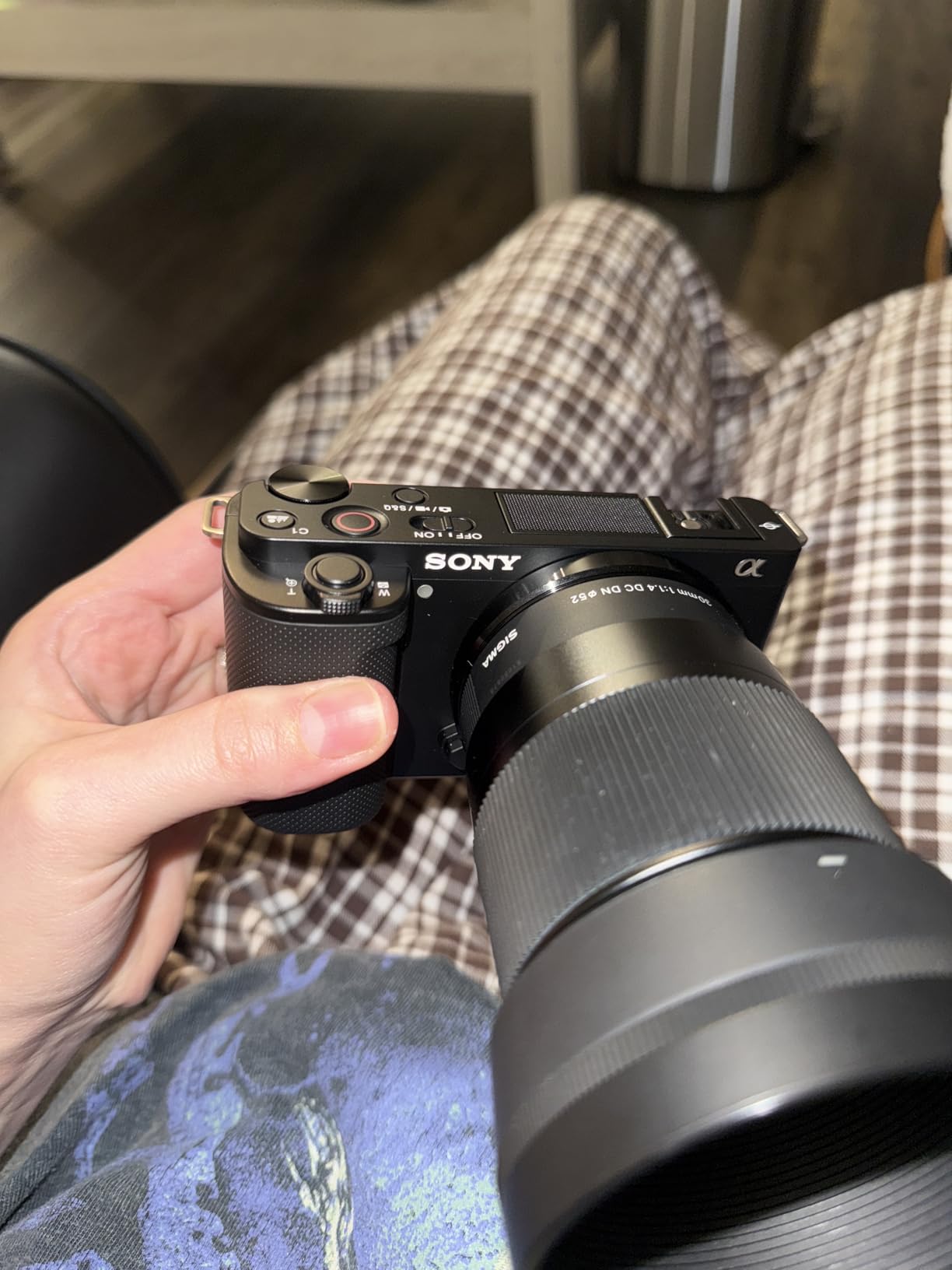 Sony Alpha ZV-E10 APS-C Interchangeable Lens Mirrorless Vlog Camera - Black - Customer Photo 5