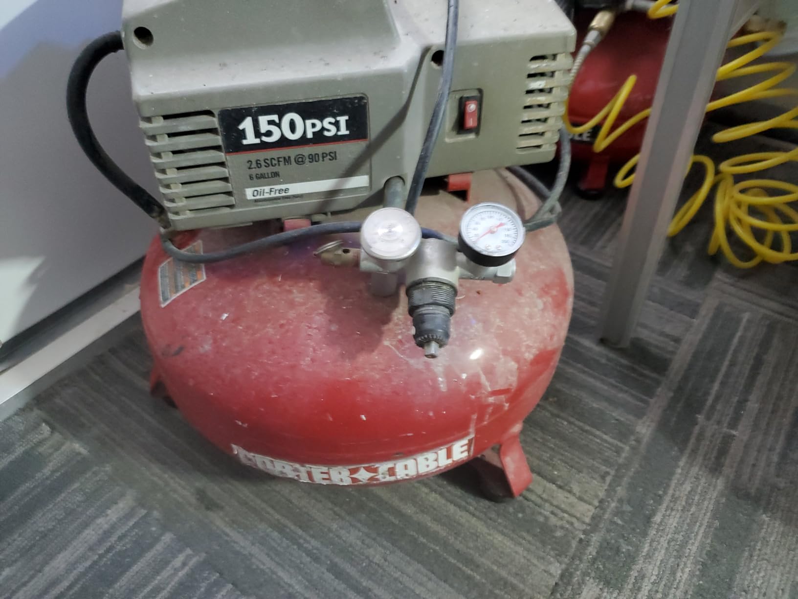 PORTER-CABLE Portable Pancake Air Compressor, Oil-Free, 6 Gallon, 150 Max PSI, 2.6 CFM @ 90 PSI customer photo 2
