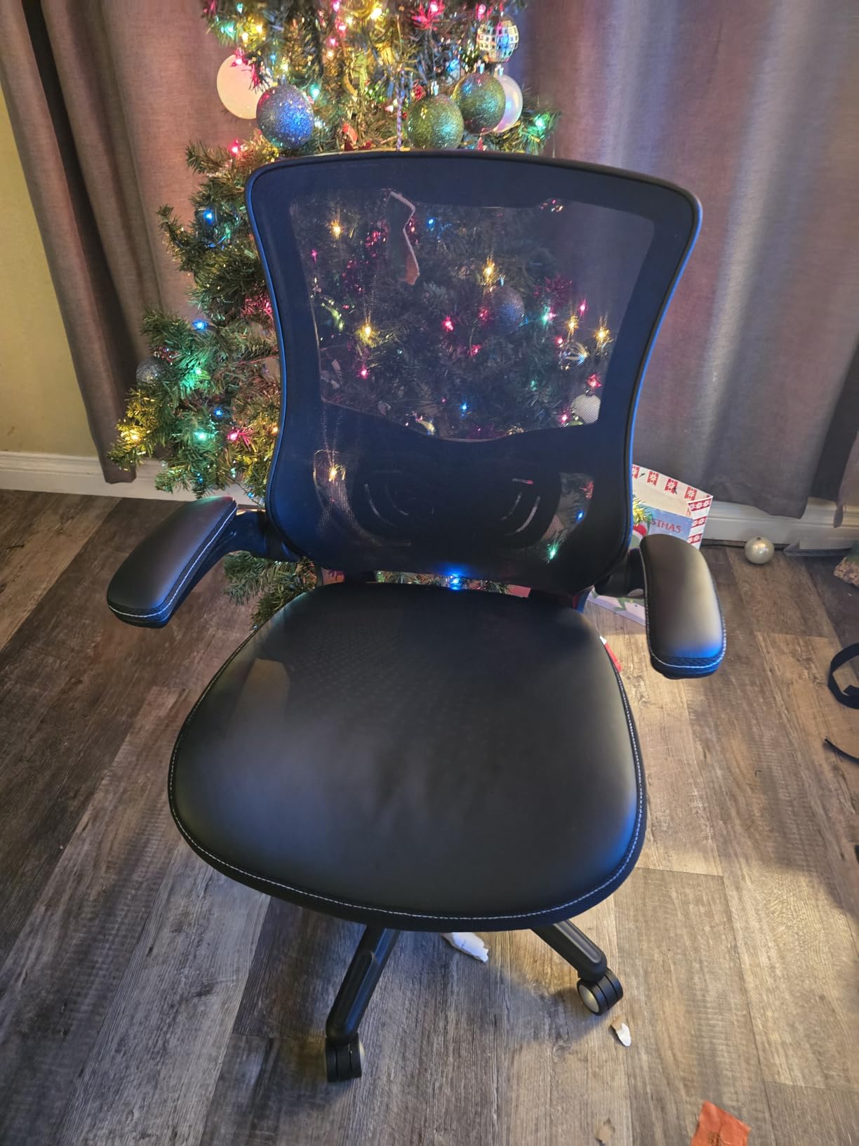 Office Chair Ergonomic Desk Chair, Computer PU Leather Home Office Chair, Swivel Mesh Back Adjustable Lumbar Support Flip-up Arms Executive Task Chair Customer Review Office Chair Ergonomic Desk Chair, Computer PU Leather Home Office Chair, Swivel Mesh Back Adjustable Lumbar Support Flip-up Arms Executive Task Chair - Customer Photo 3