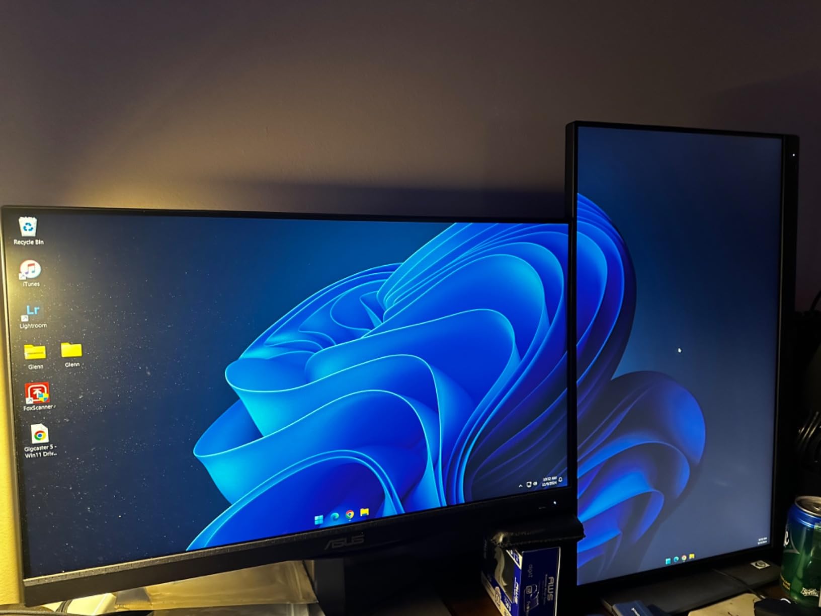 ASUS ProArt Display 32-inch 4K HDR Monitor (PA329CV) - UHD (3840 x 2160), IPS, 100% sRGB/Rec.709 - Customer Photo 1