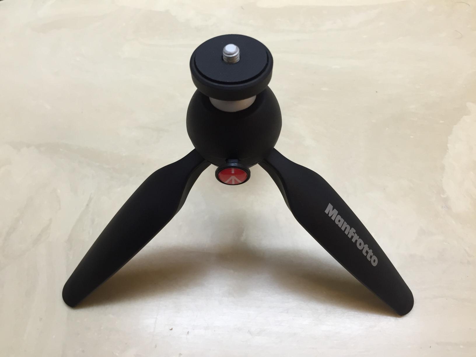 Manfrotto MTPIXIMII-B, PIXI Mini Tripod with Handgrip for Compact System Cameras, for DSLR, Mirrorless, Video, Made in Italy, Technopolymer and Aluminum, Black Customer Review Manfrotto MTPIXIMII-B, PIXI Mini Tripod with Handgrip for Compact System Cameras, for DSLR, Mirrorless, Video, Made in Italy, Technopolymer and Aluminum, Black - Customer Photo 1