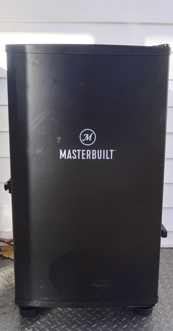 Masterbuilt 40-inch Digital Electric Vertical BBQ Smoker with Leg Kit customer photo 1