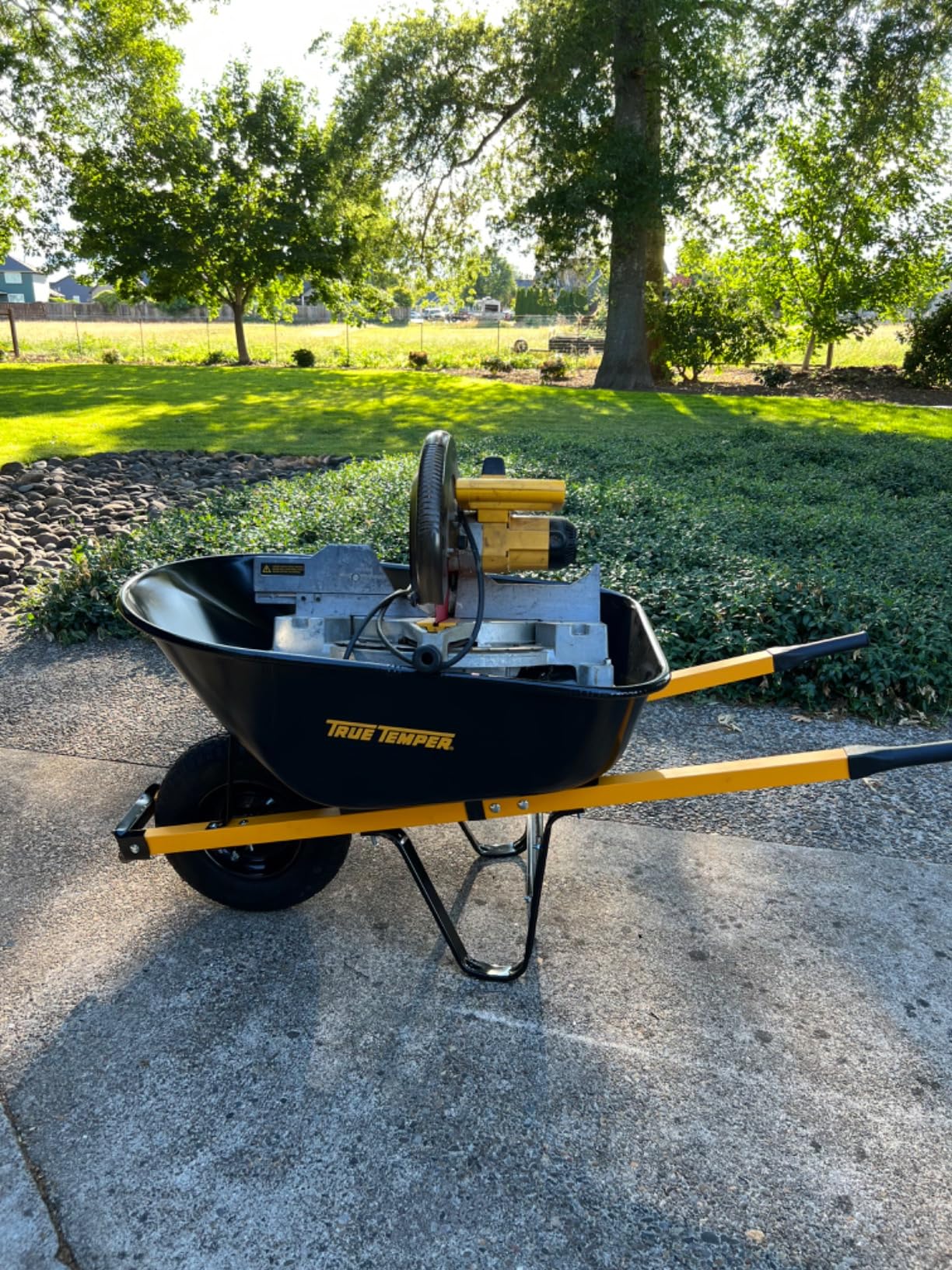 True Temper R6STFFEC 6 Cu. Ft Steel Tray Wheelbarrow with Never Flat Tire & Steel Handles, Black - Customer Photo 2