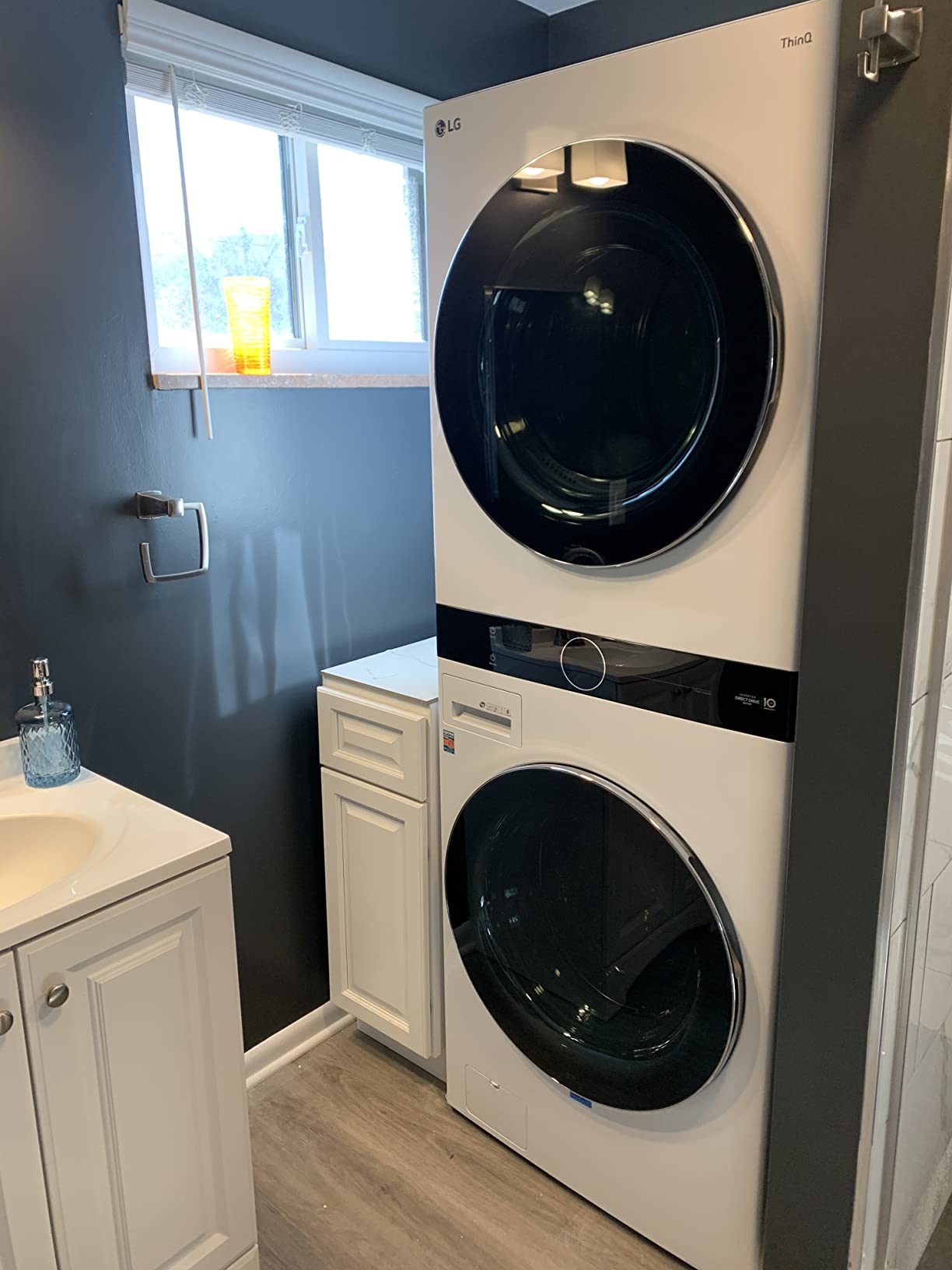 LG WashTower Stacked Smart Laundry Center 4.5 Cu.Ft. Front Load Washer & 7.4 Cu.Ft. Gas Dryer in Black Steel w/Steam WKGX201HBA - Customer Photo 2
