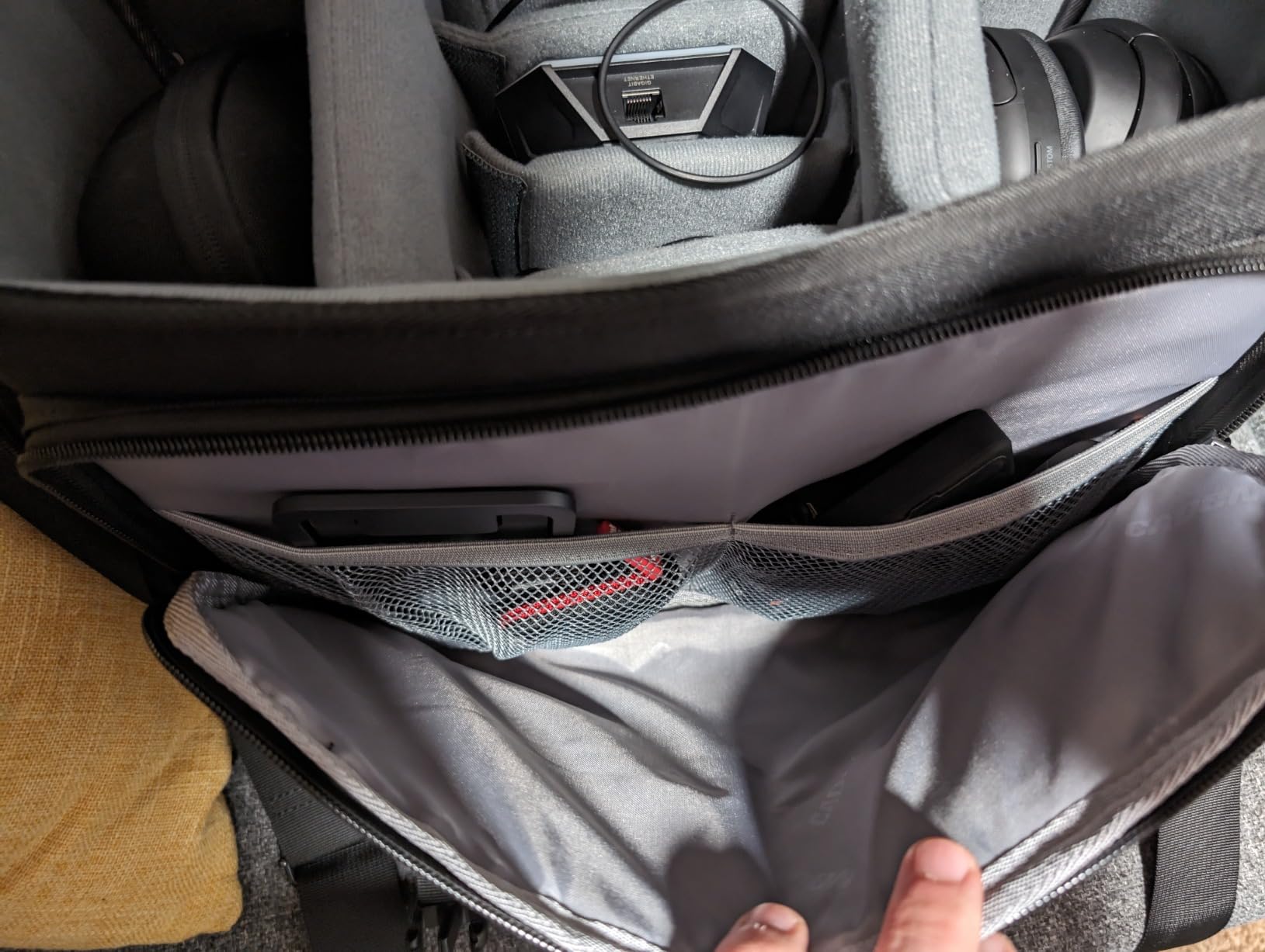 CADeN Camera Bag Case Shoulder Messenger Bag with Tripod Holder Compatible for Nikon, Canon, Sony, DSLR SLR Mirrorless Cameras Waterproof (Black, Large) Customer Review CADeN Camera Bag Case Shoulder Messenger Bag with Tripod Holder Compatible for Nikon, Canon, Sony, DSLR SLR Mirrorless Cameras Waterproof (Black, Large) - Customer Photo 2