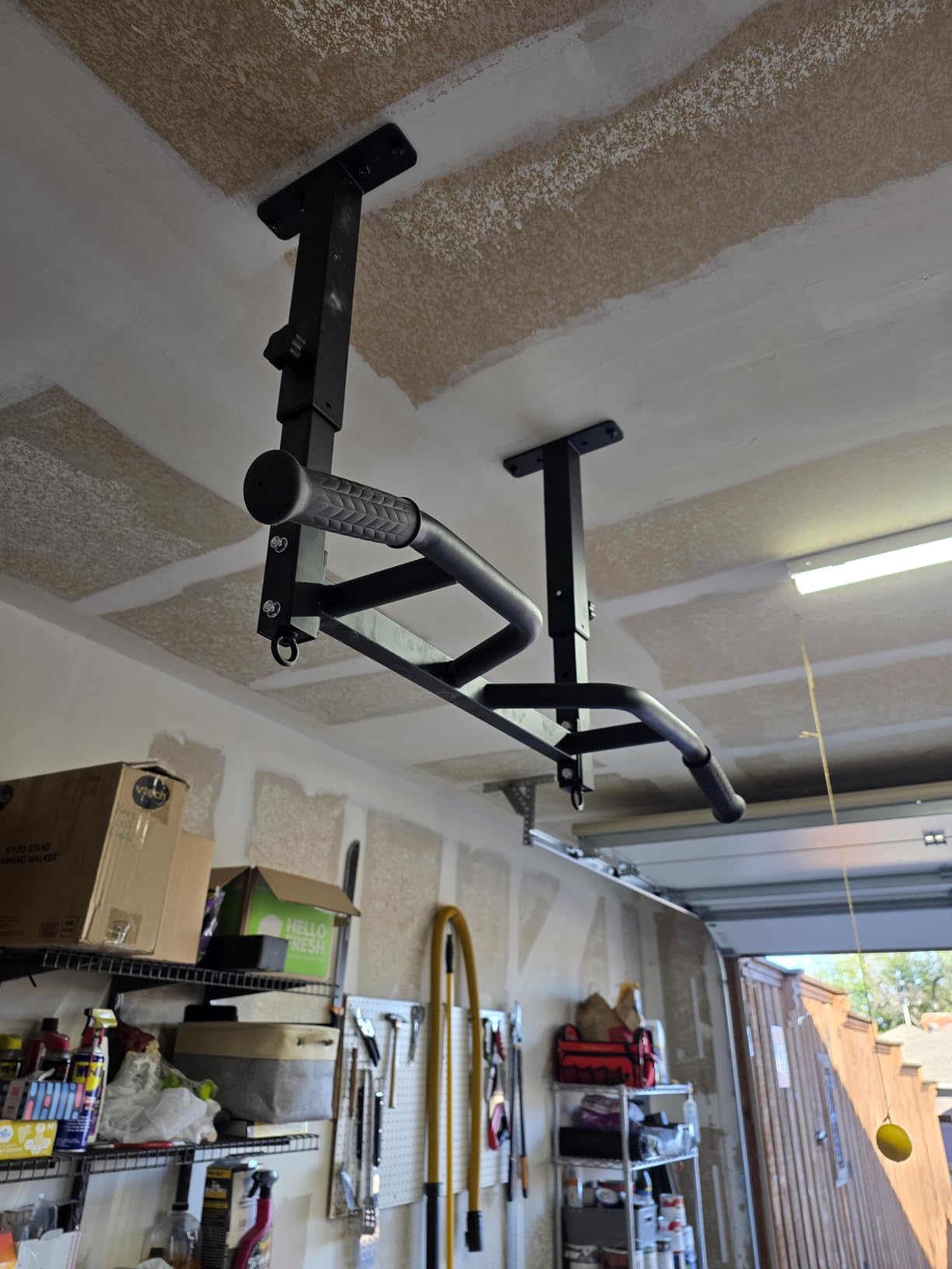 SELEWARE Heavy Duty Welded Pull Up Bar, Versatile Doorway Wall Mount, Joist Mounted, and Ceiling Mounted Chin Up Bars, Thick Metal Sturdy Construction for Full Body Workouts Support 500 lbs - Customer Photo 1