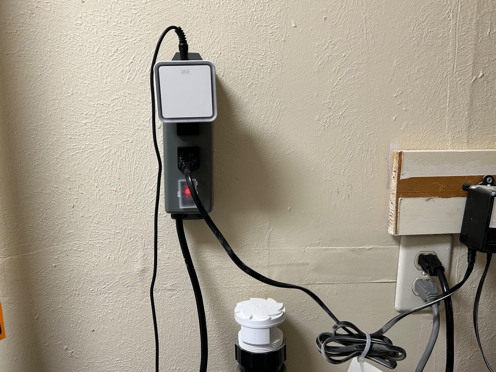 Eve Water Guard - Smart Home Water Leak Detector, 6.5 ft Sensing Cable, 100 dB Siren, (Apple HomeKit), App Notifications, Bluetooth, Thread Customer Review Eve Water Guard - Smart Home Water Leak Detector, 6.5 ft Sensing Cable, 100 dB Siren, (Apple HomeKit), App Notifications, Bluetooth, Thread - Customer Photo 2