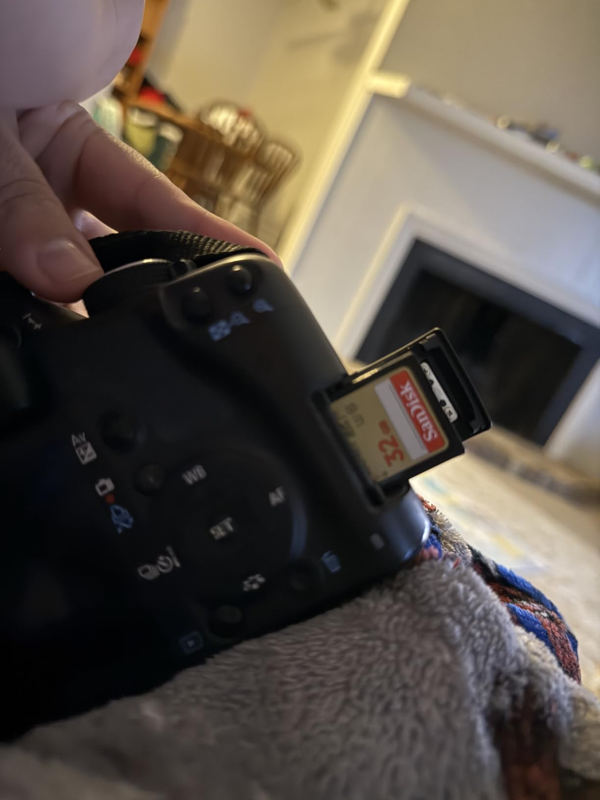 SanDisk 128GB Extreme SDXC UHS-I Memory Card - C10, U3, V30, 4K, UHD, SD Card - SDSDXVA-128G-GNCIN - Customer Photo 1