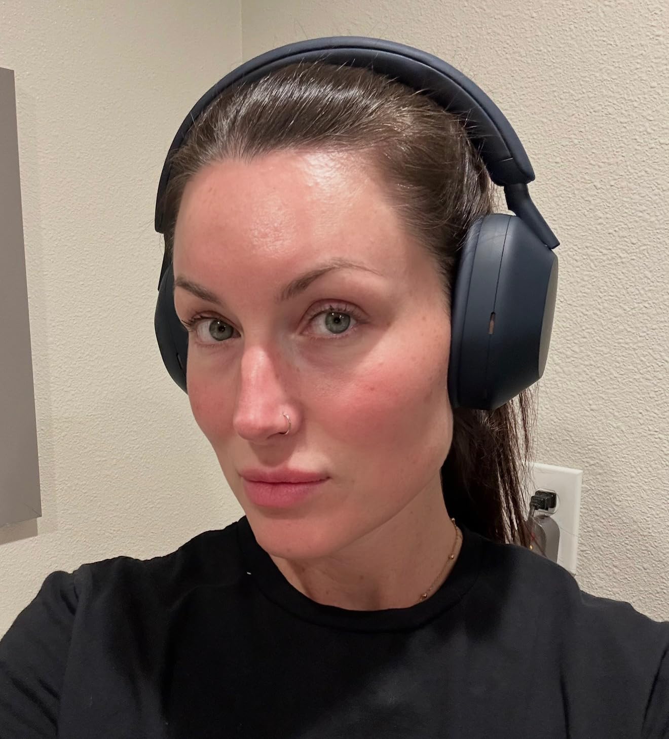 Sony WH-1000XM5 Premium Noise Canceling Headphones, Auto NC Optimizer, 30-Hour Battery, Alexa Voice Control, Black Customer Review Sony WH-1000XM5 Premium Noise Canceling Headphones, Auto NC Optimizer, 30-Hour Battery, Alexa Voice Control, Black - Customer Photo 1
