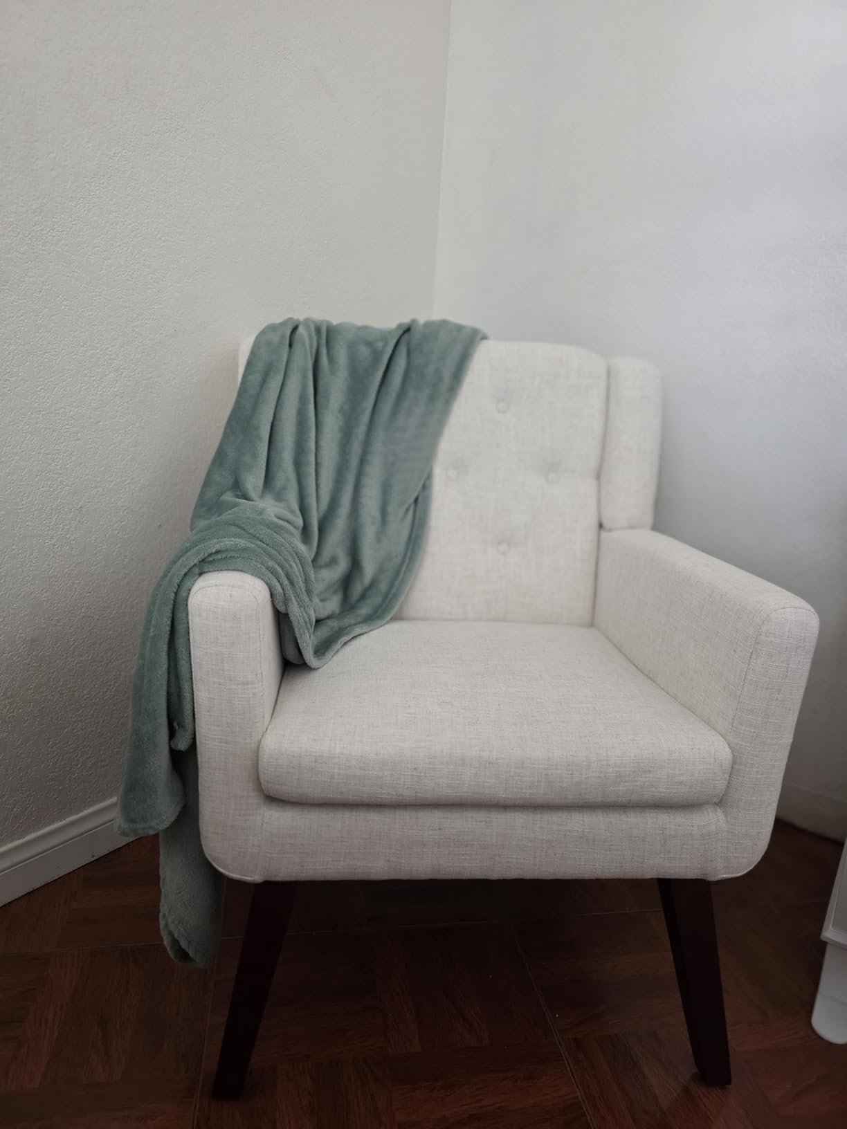 Living&Giving Accent Chair Button-Tufted Upholstered Living Room Chairs Comfy Reading Mid Century Modern with Linen Fabric Lounge Arm for Bedroom (Beige) 29.33D x 28.94W x 34.65H Inch - Customer Photo 2
