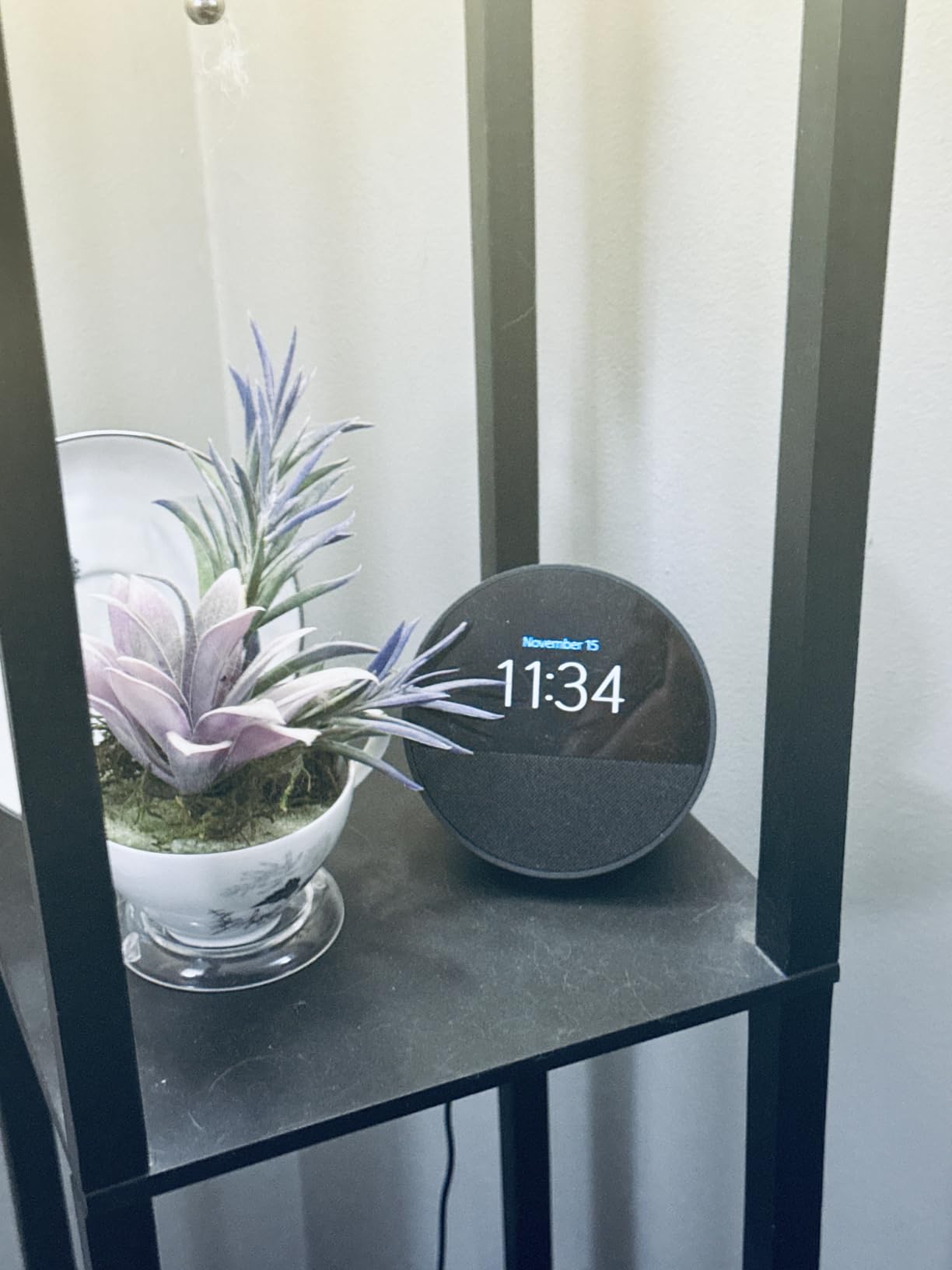 Amazon Echo Spot (newest model), Great for nightstands, offices and kitchens, Smart alarm clock, Designed for Alexa+, Glacier White customer photo 2