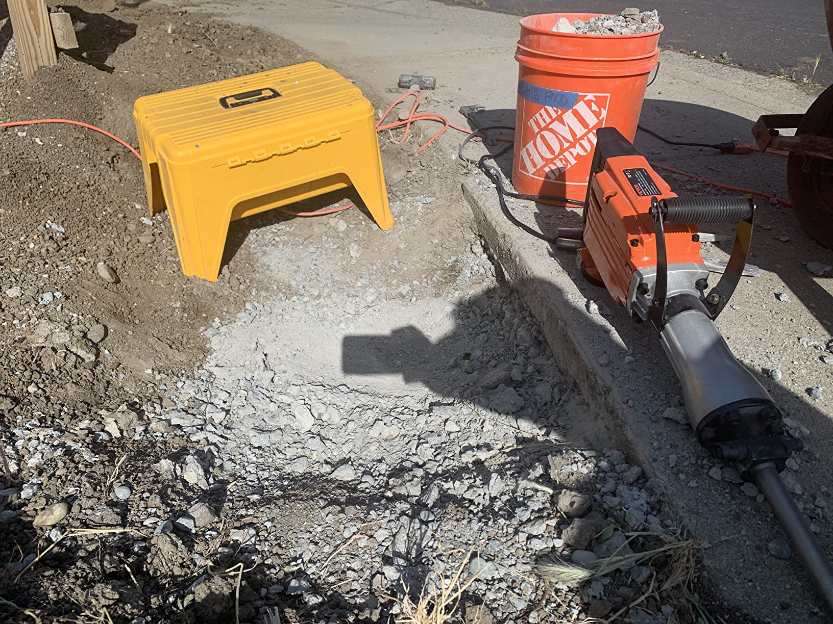 VEVOR Demolition Jack Hammer, MAX 2200W Electric Jackhammer Heavy Duty, 1400 BPM Concrete Breaker customer photo 2