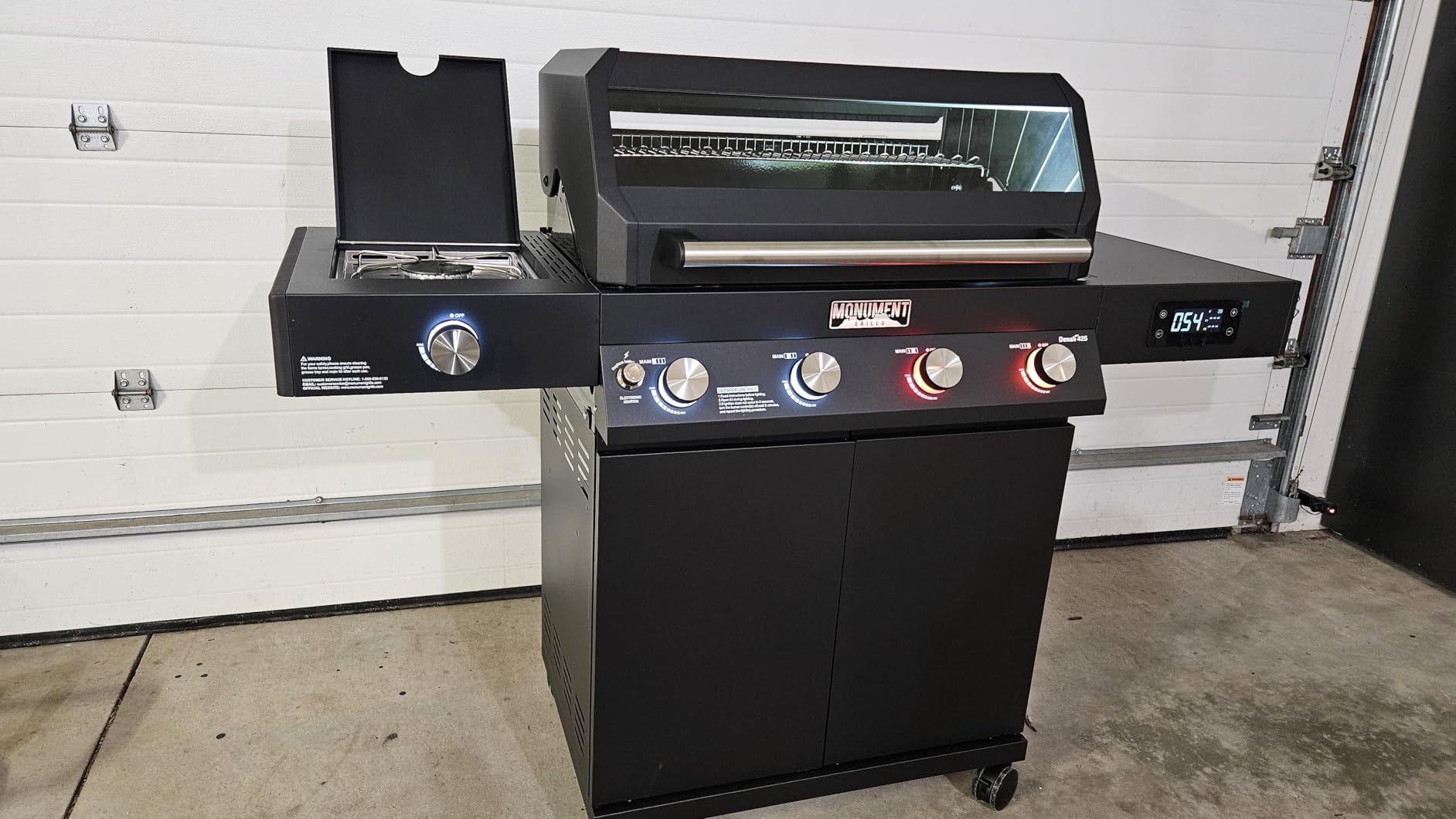Monument Grills 4+1 Liquid Propane Gas Smart BBQ Grill, 4 Burners and 1 Side Burner Denali 425 with Smart Technology and Knob Controls, Black - Customer Photo 2