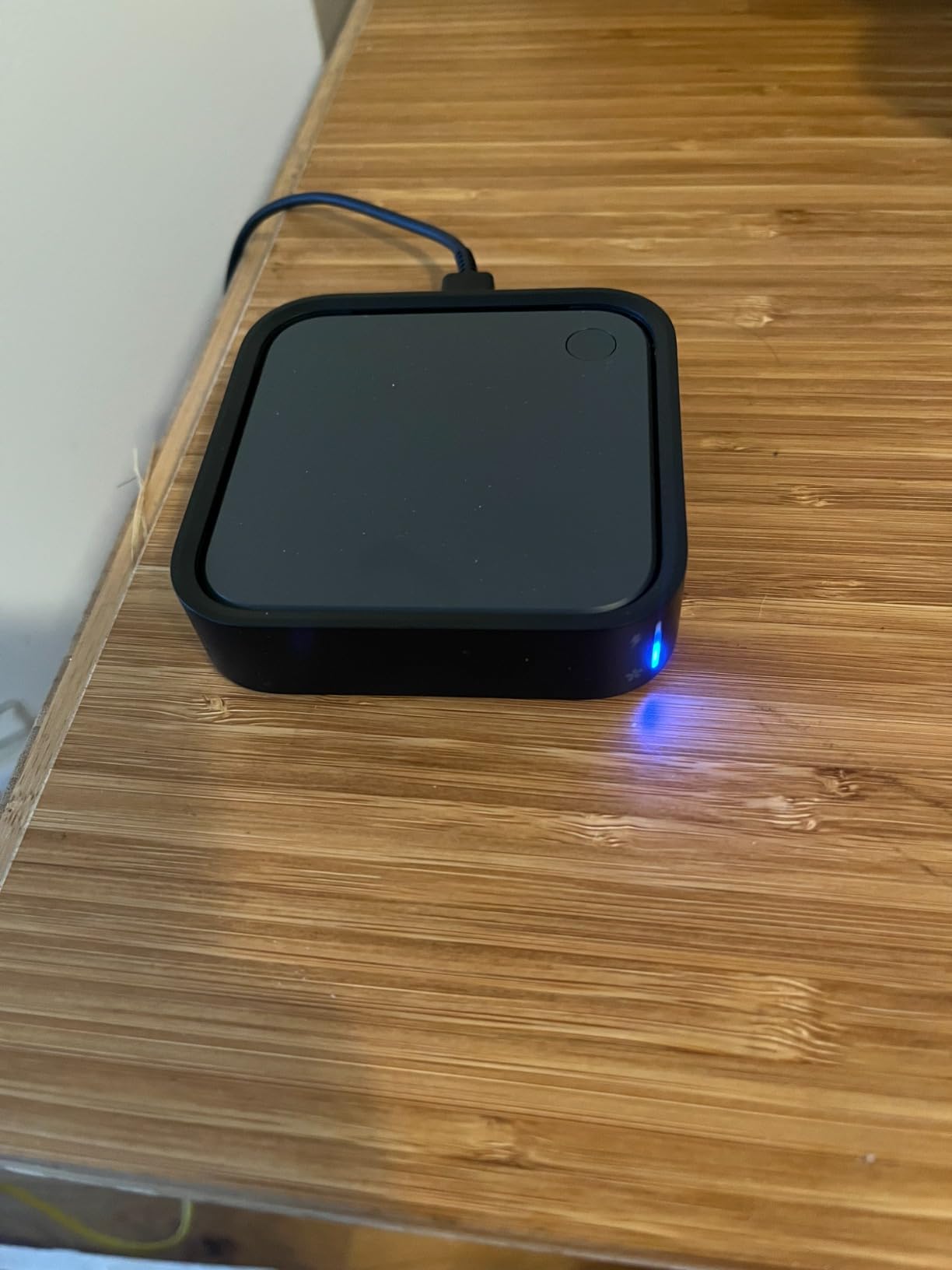 Samsung SmartThings Station with Power Adapter, 15W Super Fast Wireless Charger, Smart Home Hub, 2023, EP-P9500TBEGUS, Black Customer Review Samsung SmartThings Station with Power Adapter, 15W Super Fast Wireless Charger, Smart Home Hub, 2023, EP-P9500TBEGUS, Black - Customer Photo 1