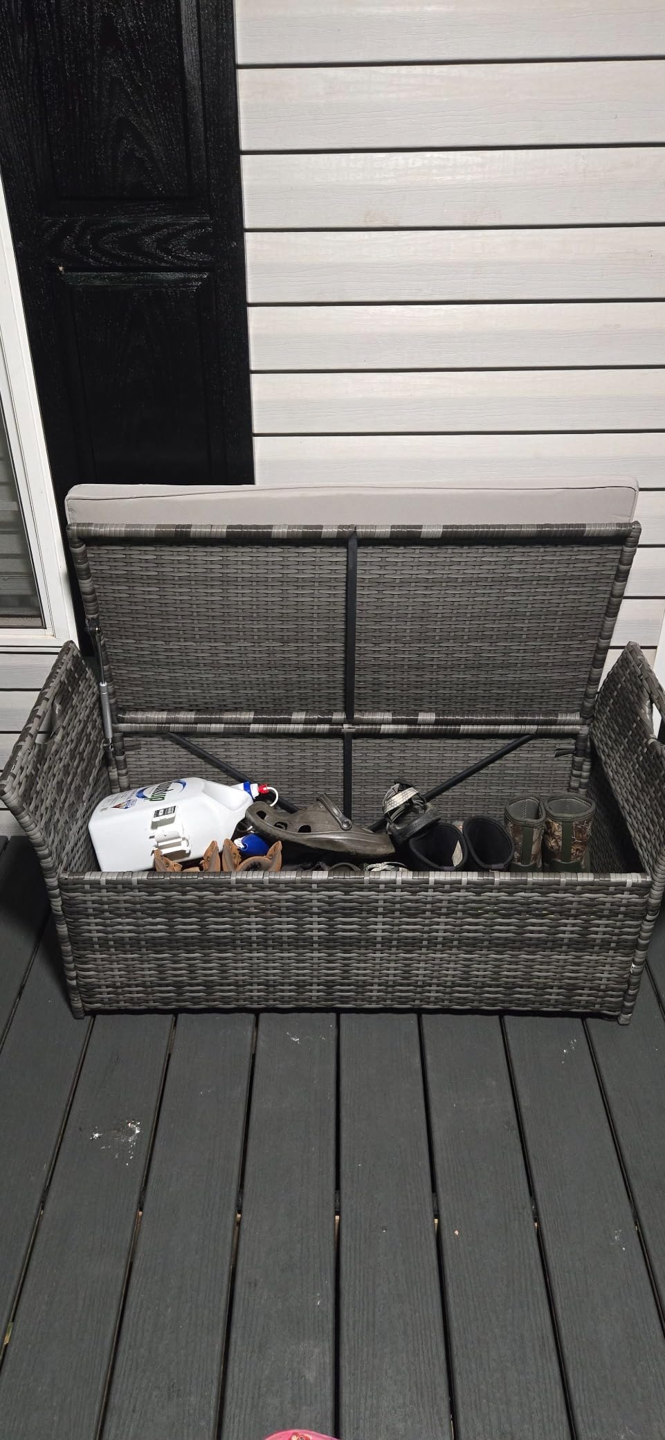 VINGLI 40 Gallon Outdoor Storage Bench with Cushion, Rattan Storage Box, Patio Wicker Deck Box with Seat for Garden | Balcony | Porch | Pool | Yard (Grey Frame + Light Grey Cushion) Customer Review VINGLI 40 Gallon Outdoor Storage Bench with Cushion, Rattan Storage Box, Patio Wicker Deck Box with Seat for Garden | Balcony | Porch | Pool | Yard (Grey Frame + Light Grey Cushion) - Customer Photo 2